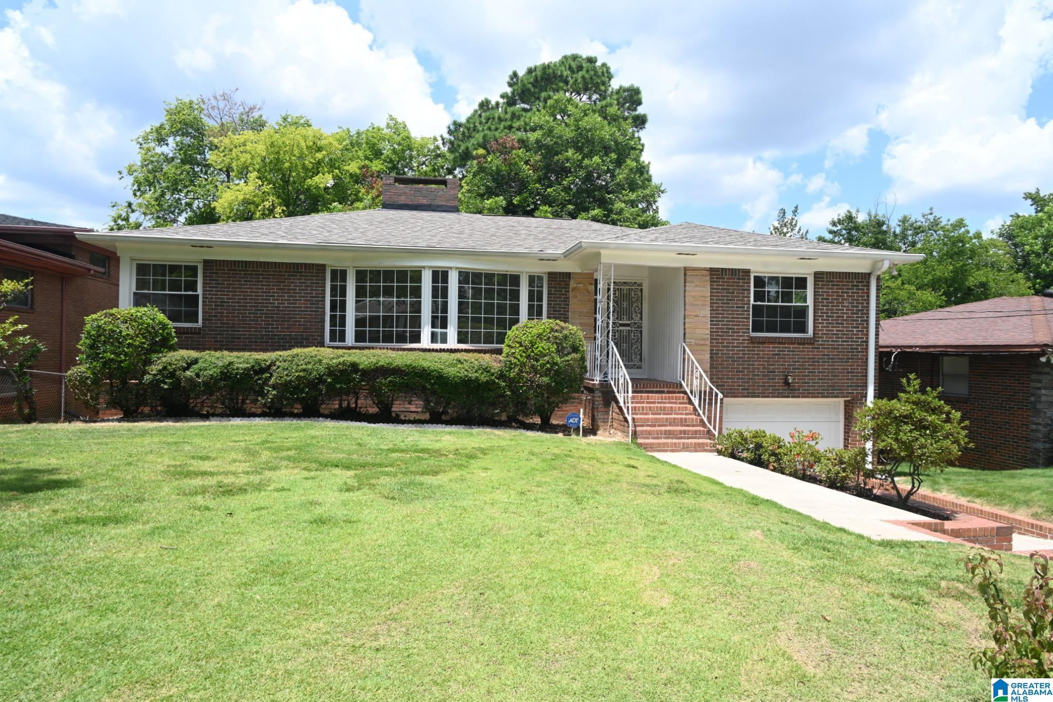 944 CENTER PLACE SW