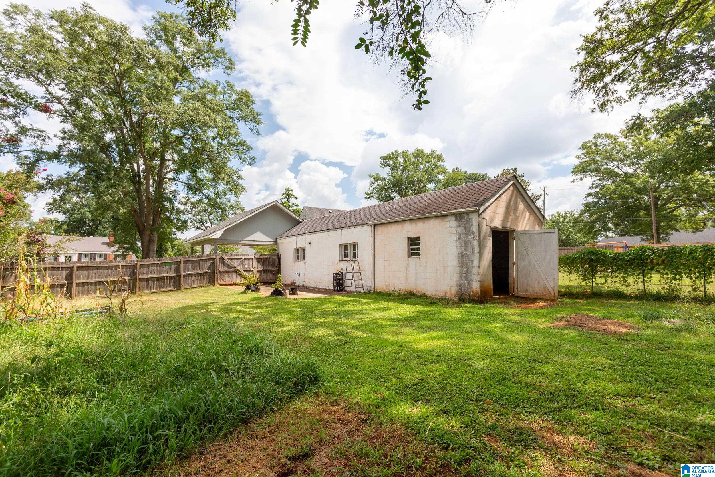 Homes for sale in Talladega, AL | 805 Maple Dr, Talladega, AL 35160 | MLS# 21426552