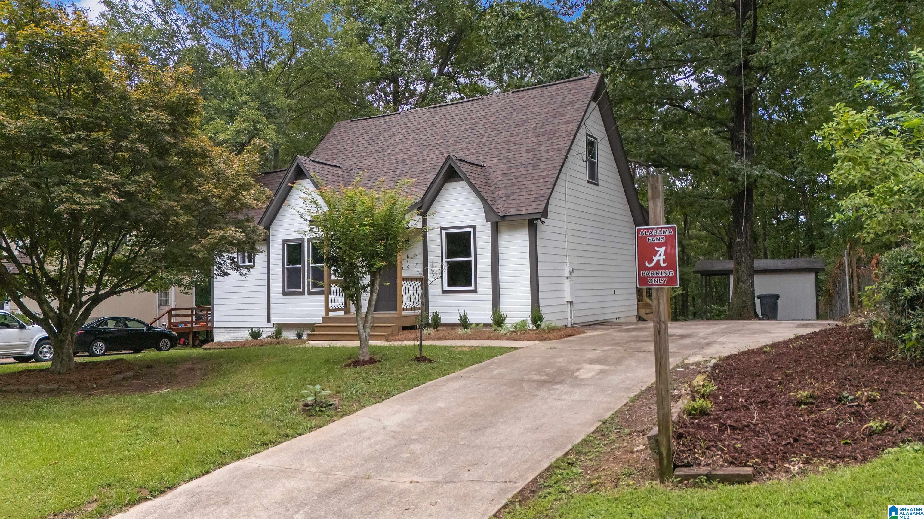 840 RIDGEWOOD DRIVE