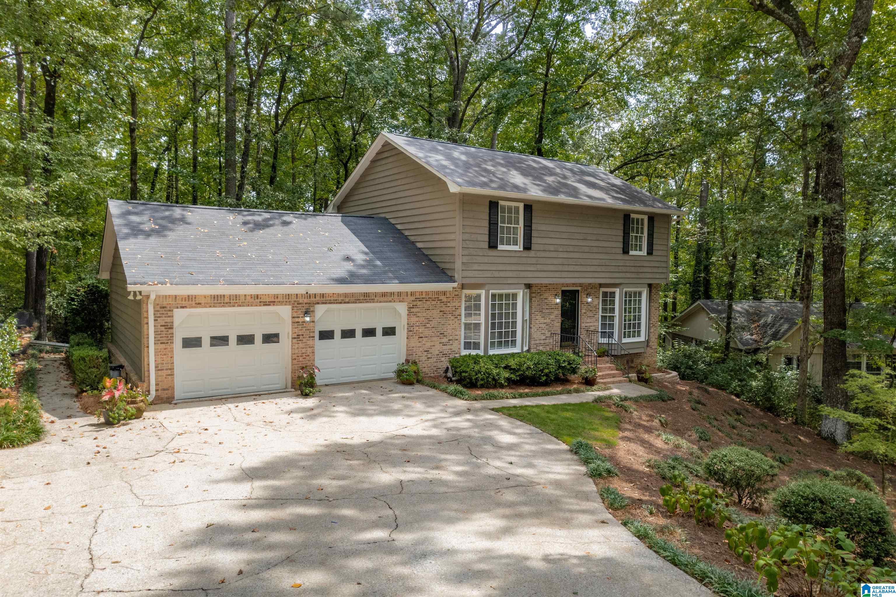 Homes for sale in Hoover, AL | 705 Bailey Brook Circle, Hoover, AL 35244 | MLS# 21428927