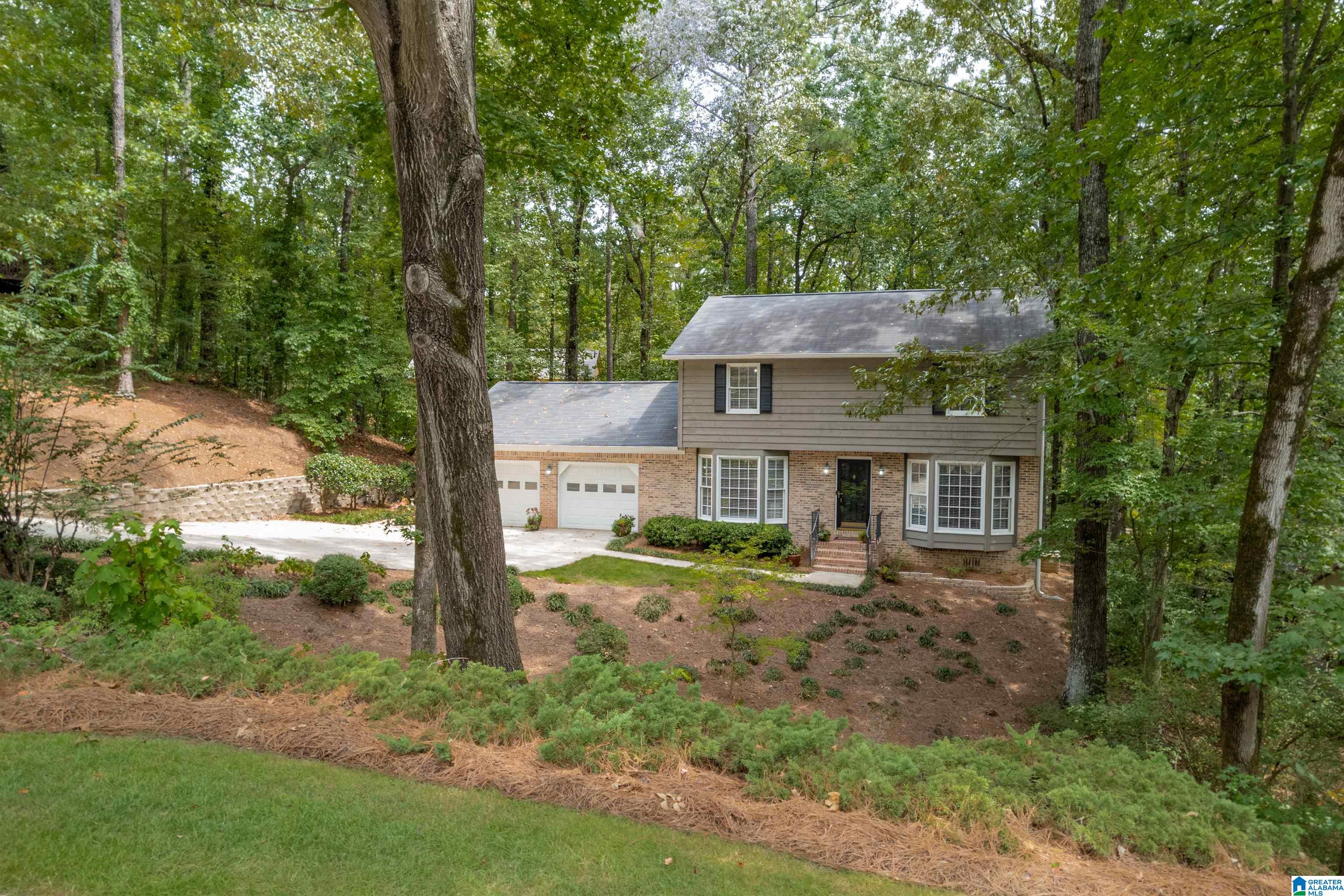 Homes for sale in Hoover, AL | 705 Bailey Brook Circle, Hoover, AL 35244 | MLS# 21428927