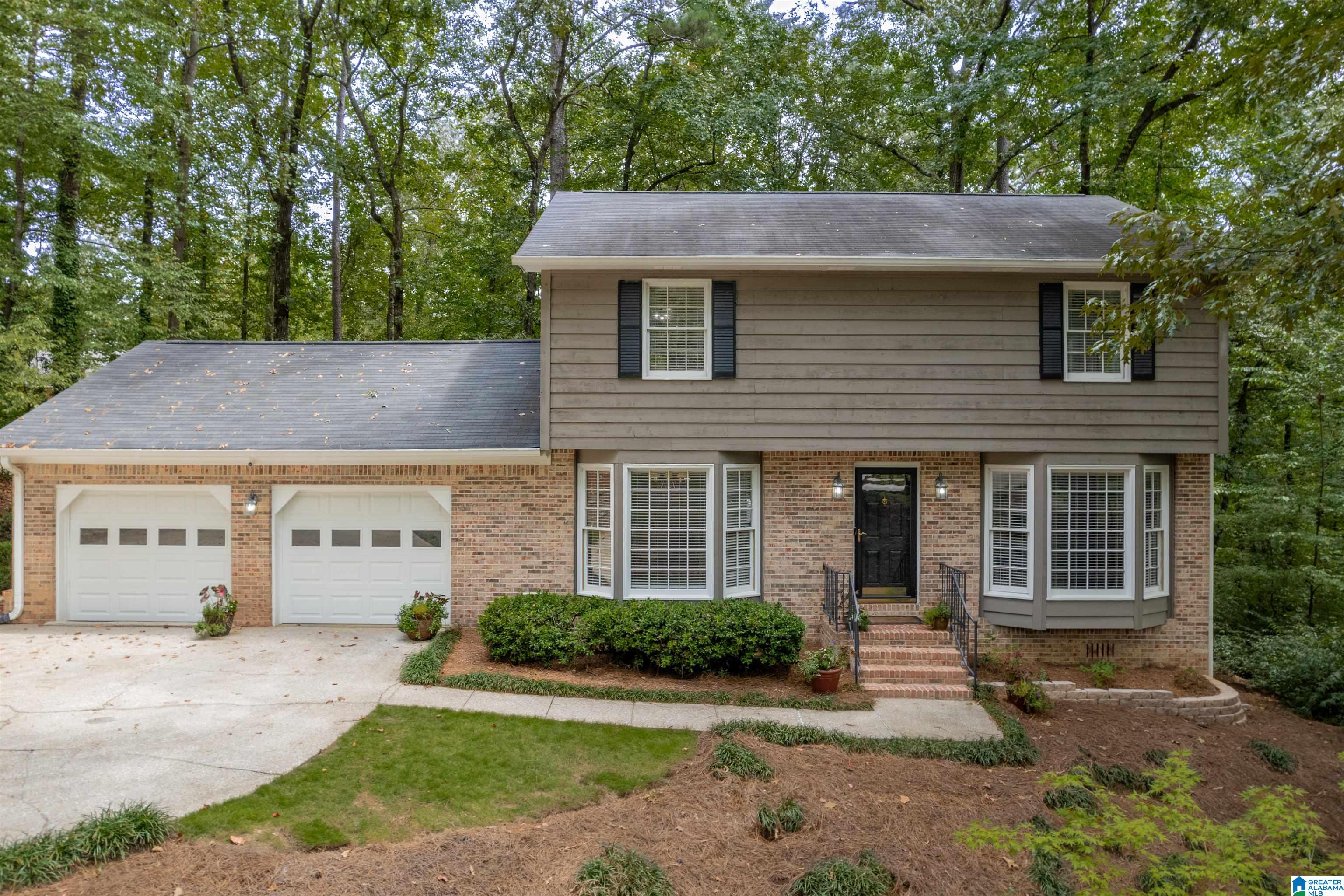 Homes for sale in Hoover, AL | 705 Bailey Brook Circle, Hoover, AL 35244 | MLS# 21428927