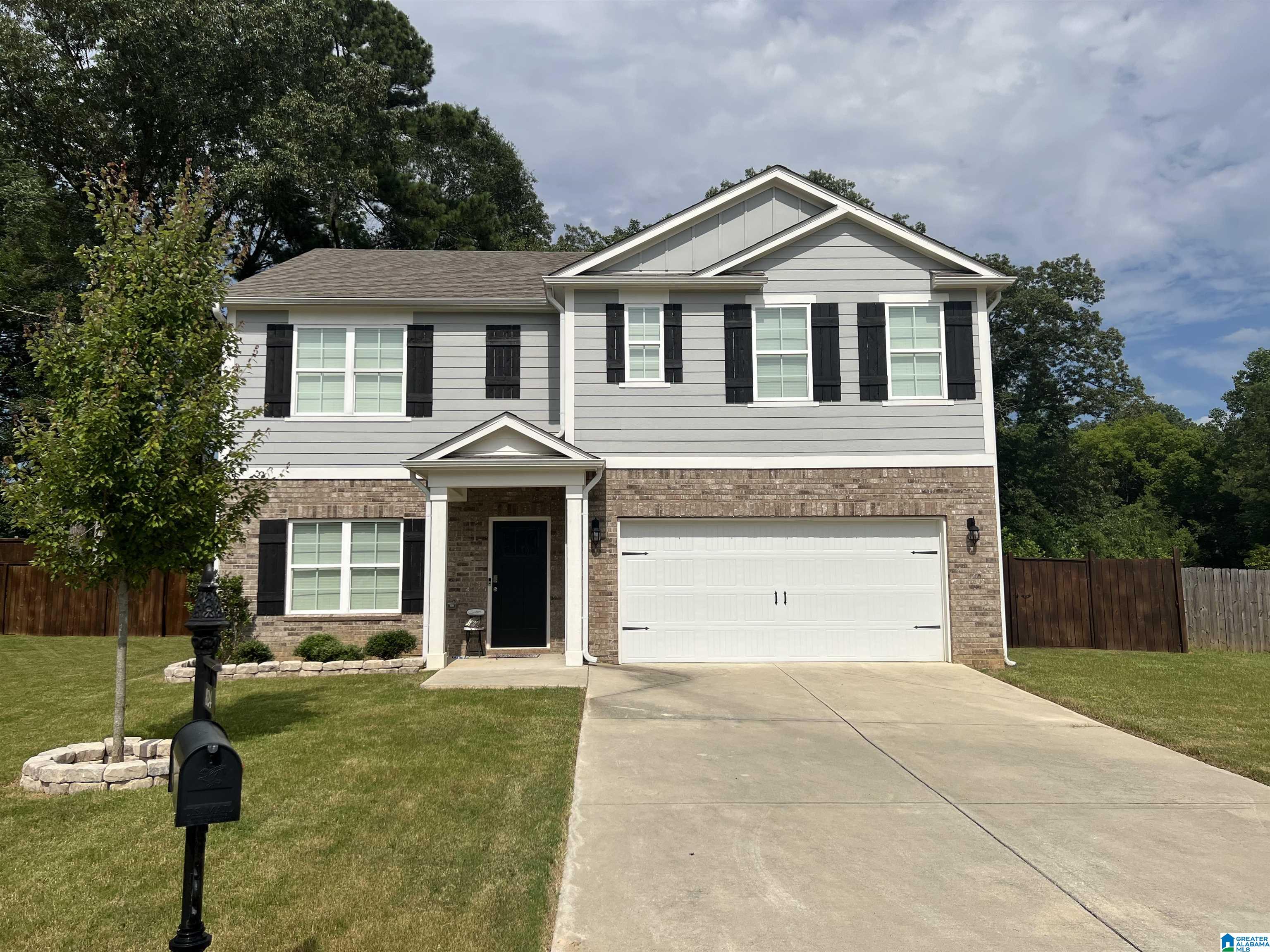 824 VALLEY CIRCLE