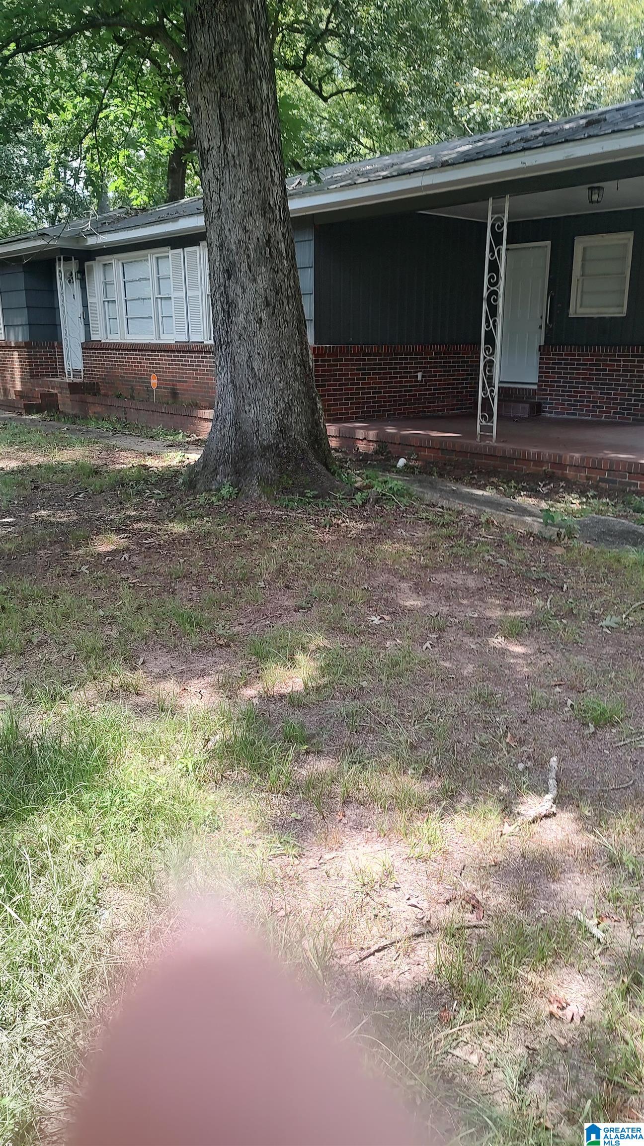 136 LAKE DRIVE NE