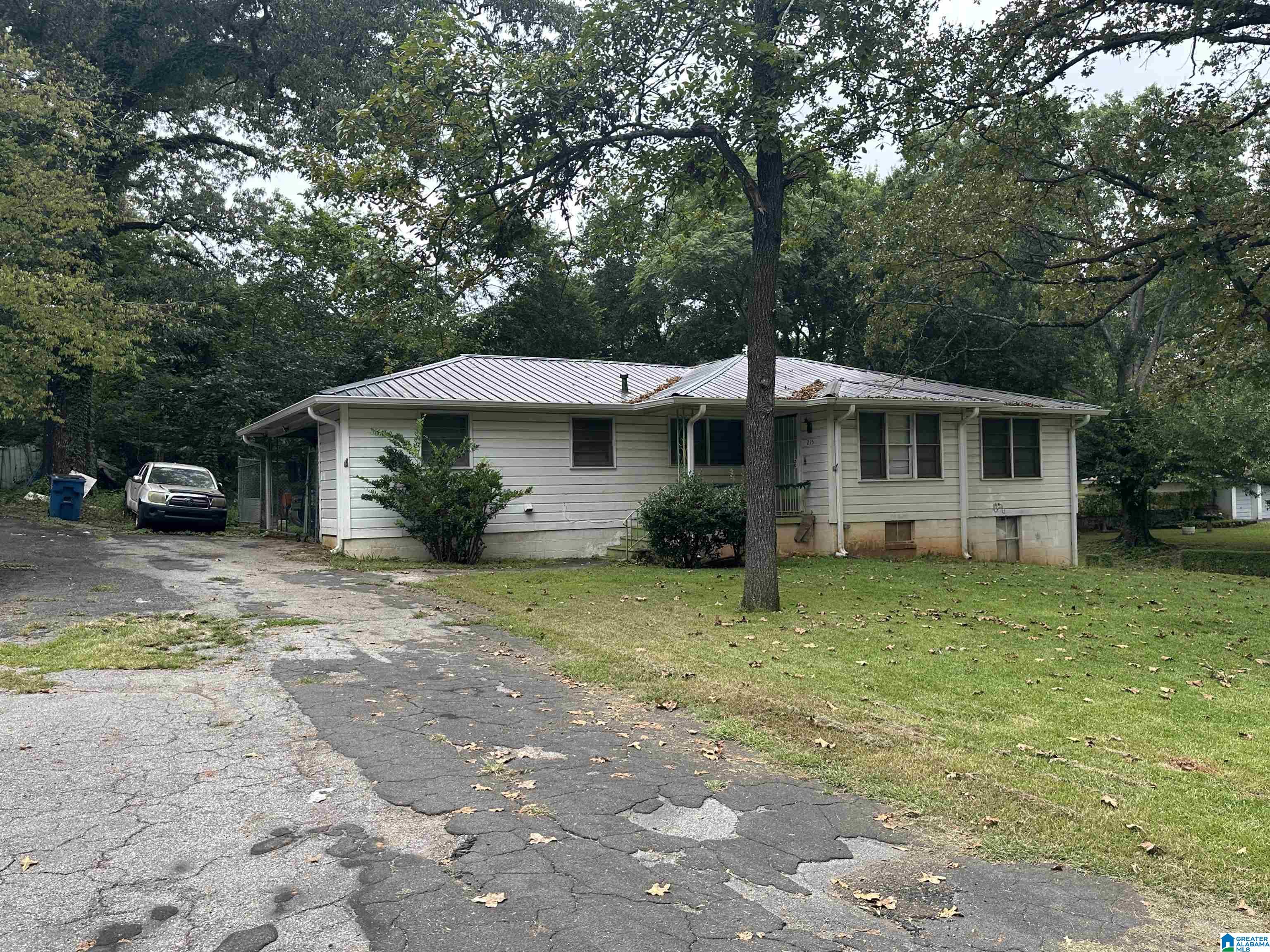 Homes for sale in Midfield, AL | 215 2nd Avenue, Midfield, AL 35228 | MLS# 21429777