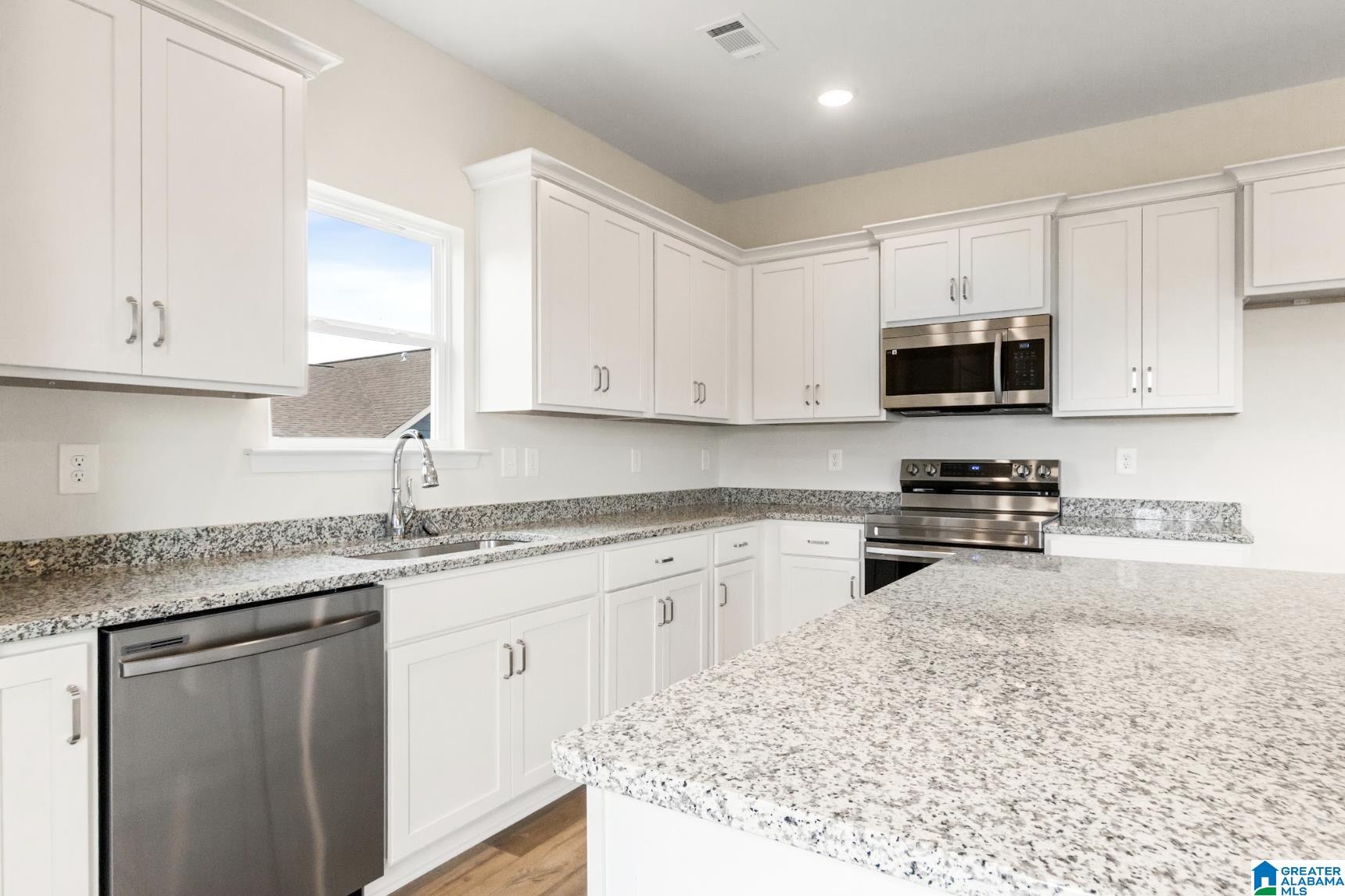 Homes for sale in Sterrett, AL | 126 Townmoor Lane, Sterrett, AL 35147 | MLS# 21430064