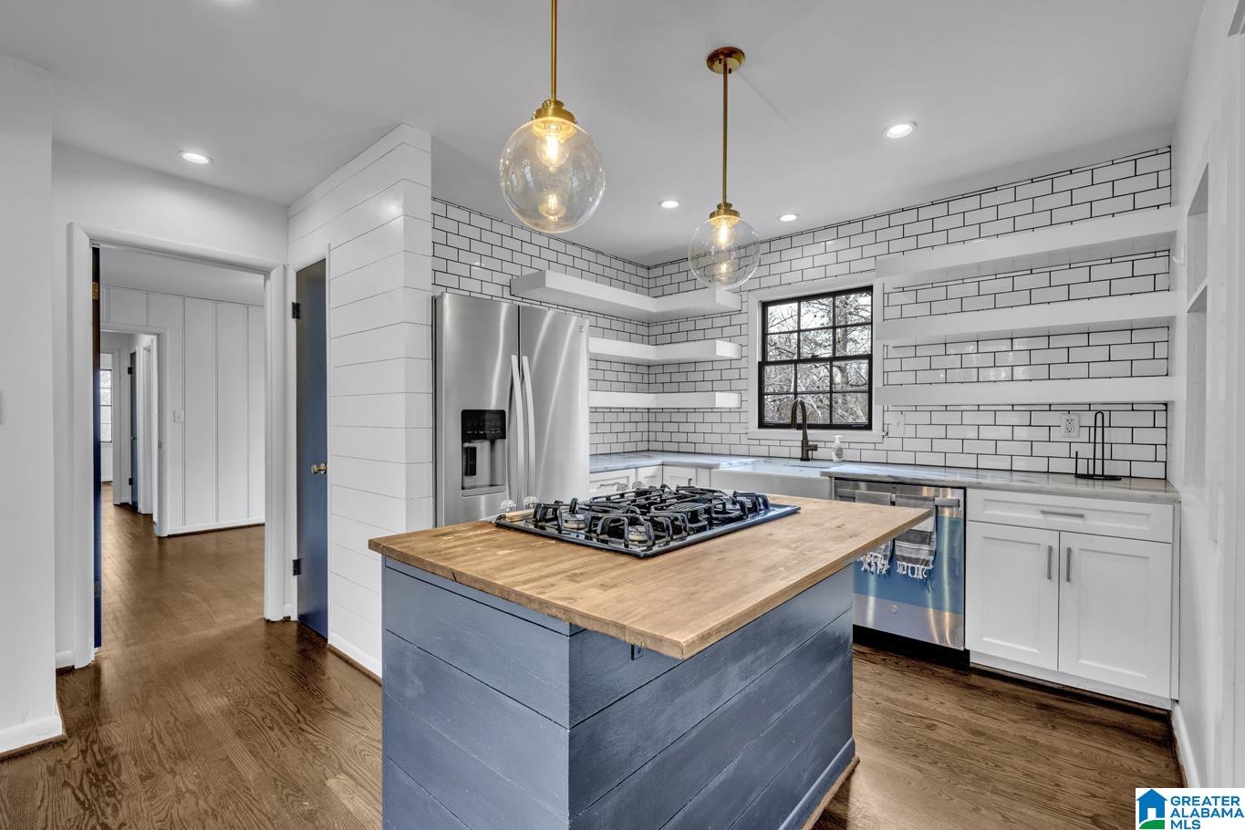 Homes for sale in Trussville, AL | 301 Mountain Dr, Trussville, AL 35173 | MLS# 21430424