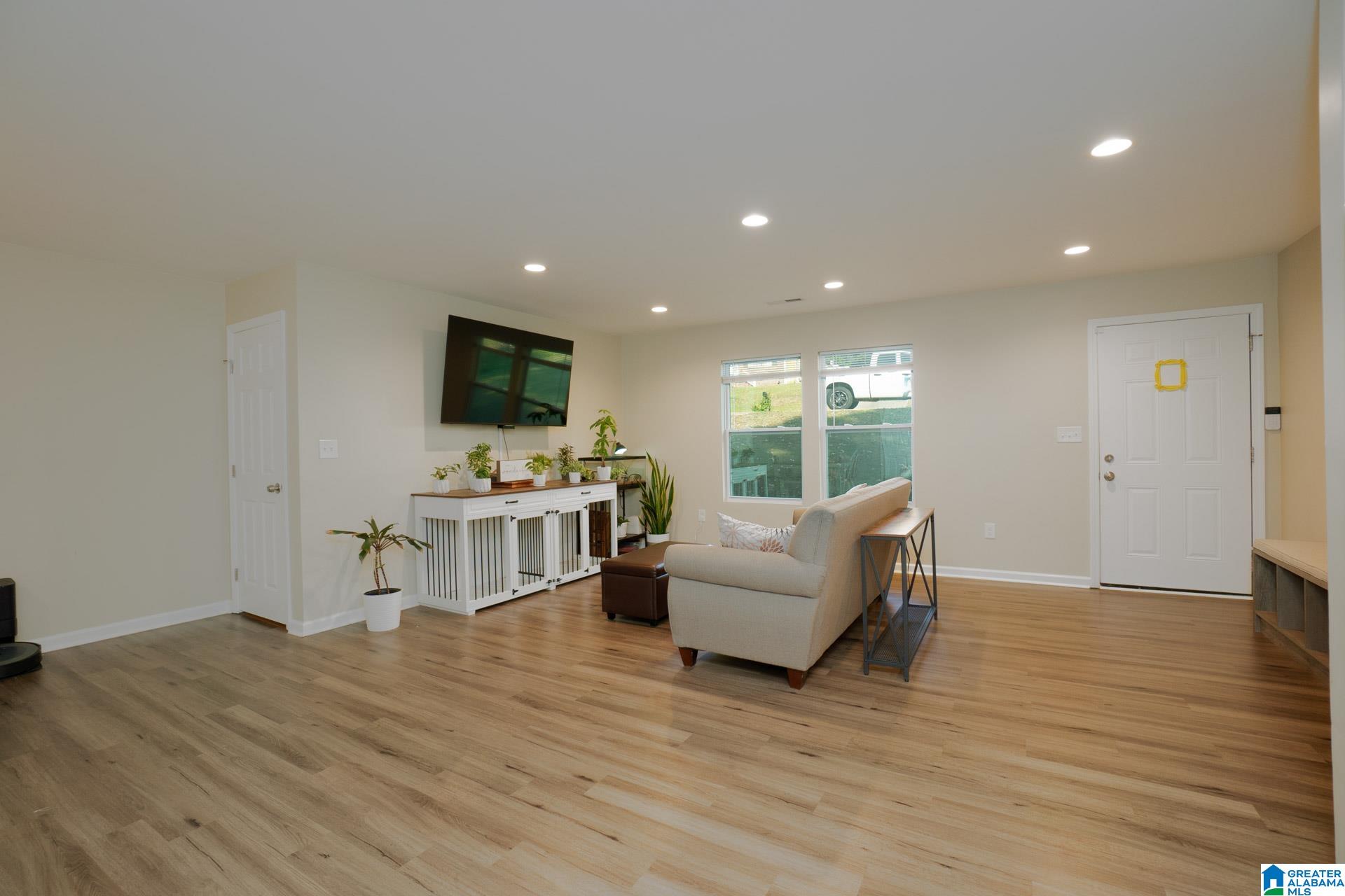 3rd image of 2724 Ne 7Th Pl, Center Point, AL 35215 | MLS# 21430596