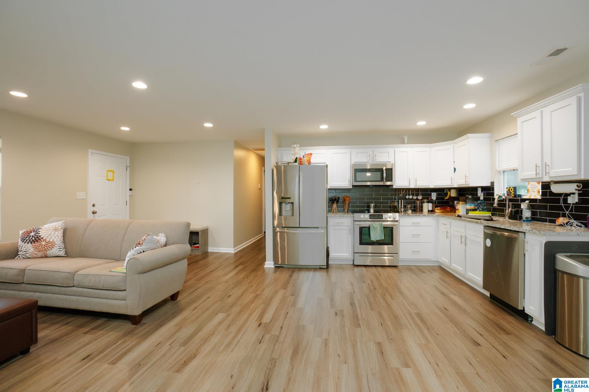4th image of 2724 Ne 7Th Pl, Center Point, AL 35215 | MLS# 21430596