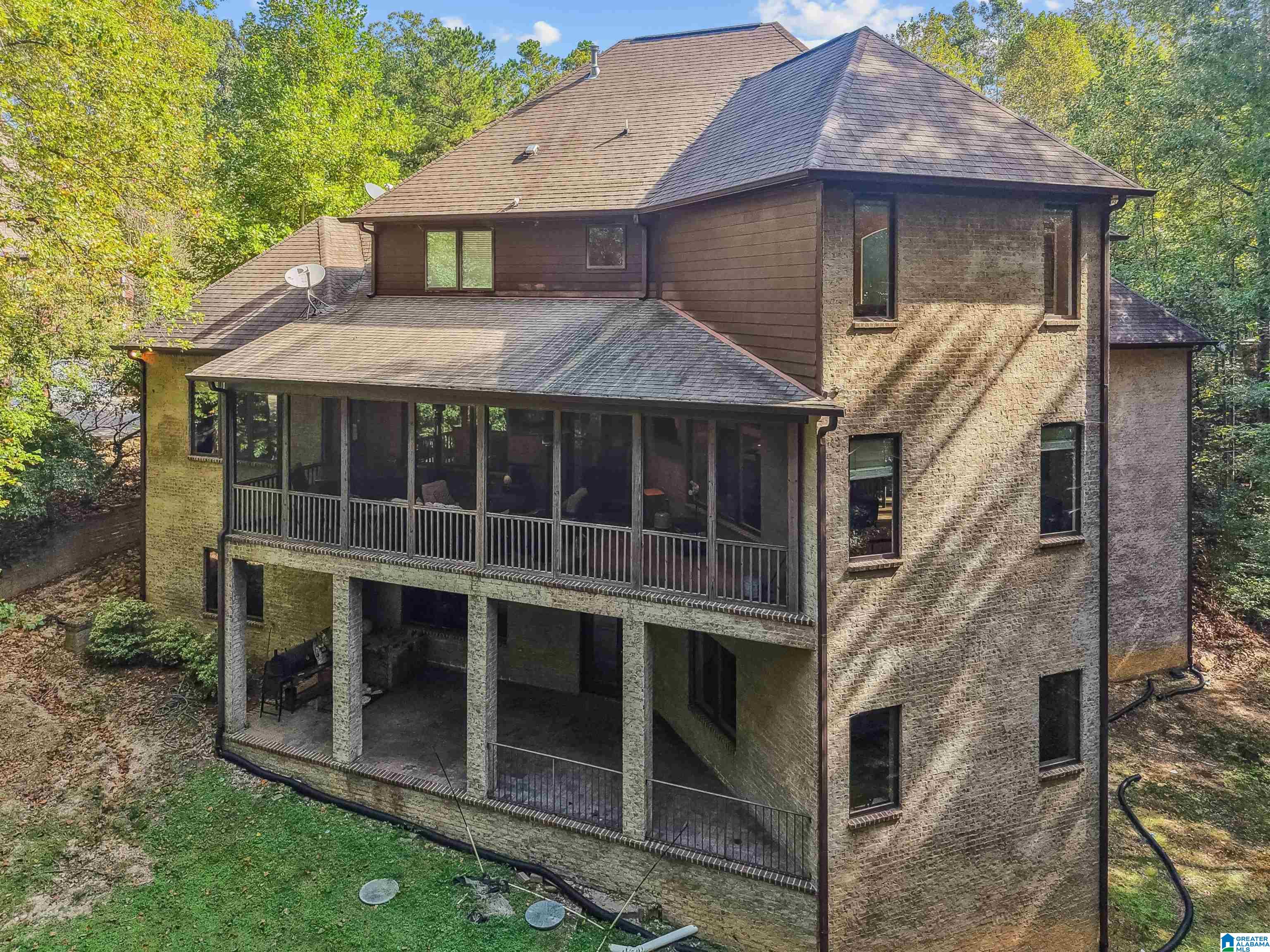 635 BAYHILL ROAD