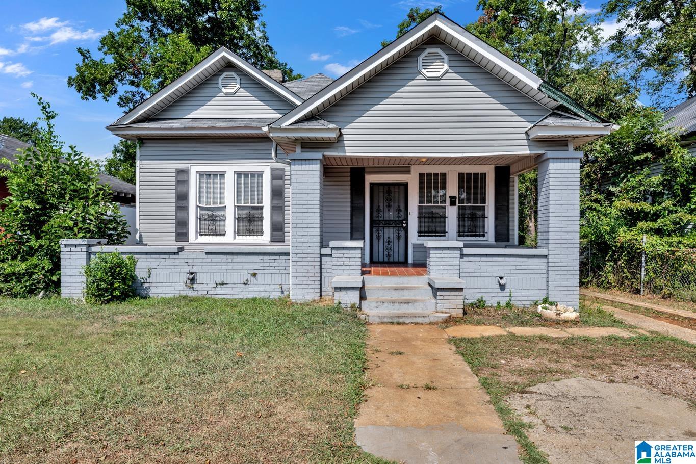 Homes for sale in Birmingham, AL | 1672 Sw Tuscaloosa Avenue Sw, Birmingham, AL 35211 | MLS# 21431111