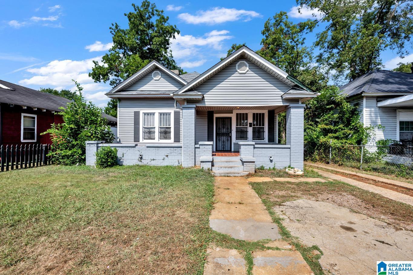 Homes for sale in Birmingham, AL | 1672 Sw Tuscaloosa Avenue Sw, Birmingham, AL 35211 | MLS# 21431111