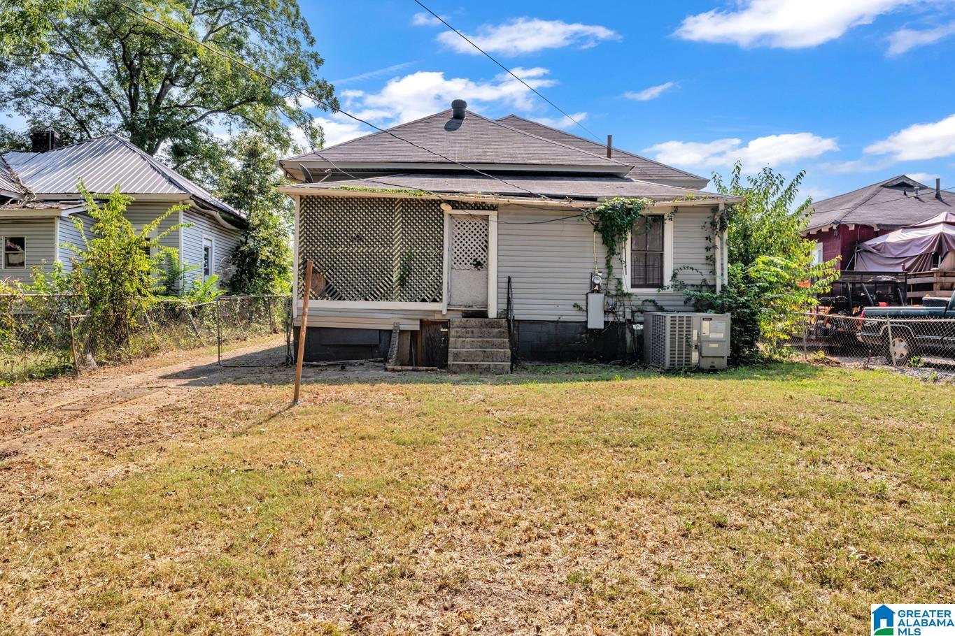 Homes for sale in Birmingham, AL | 1672 Sw Tuscaloosa Avenue Sw, Birmingham, AL 35211 | MLS# 21431111