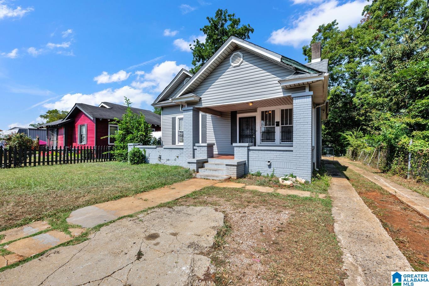 Homes for sale in Birmingham, AL | 1672 Sw Tuscaloosa Avenue Sw, Birmingham, AL 35211 | MLS# 21431111