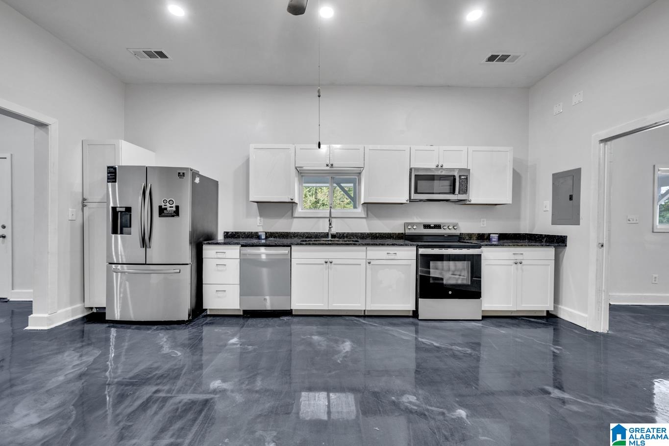 Homes for sale in Gardendale, AL | 7946 Firethorn Lane, Gardendale, AL 35071 | MLS# 21431207