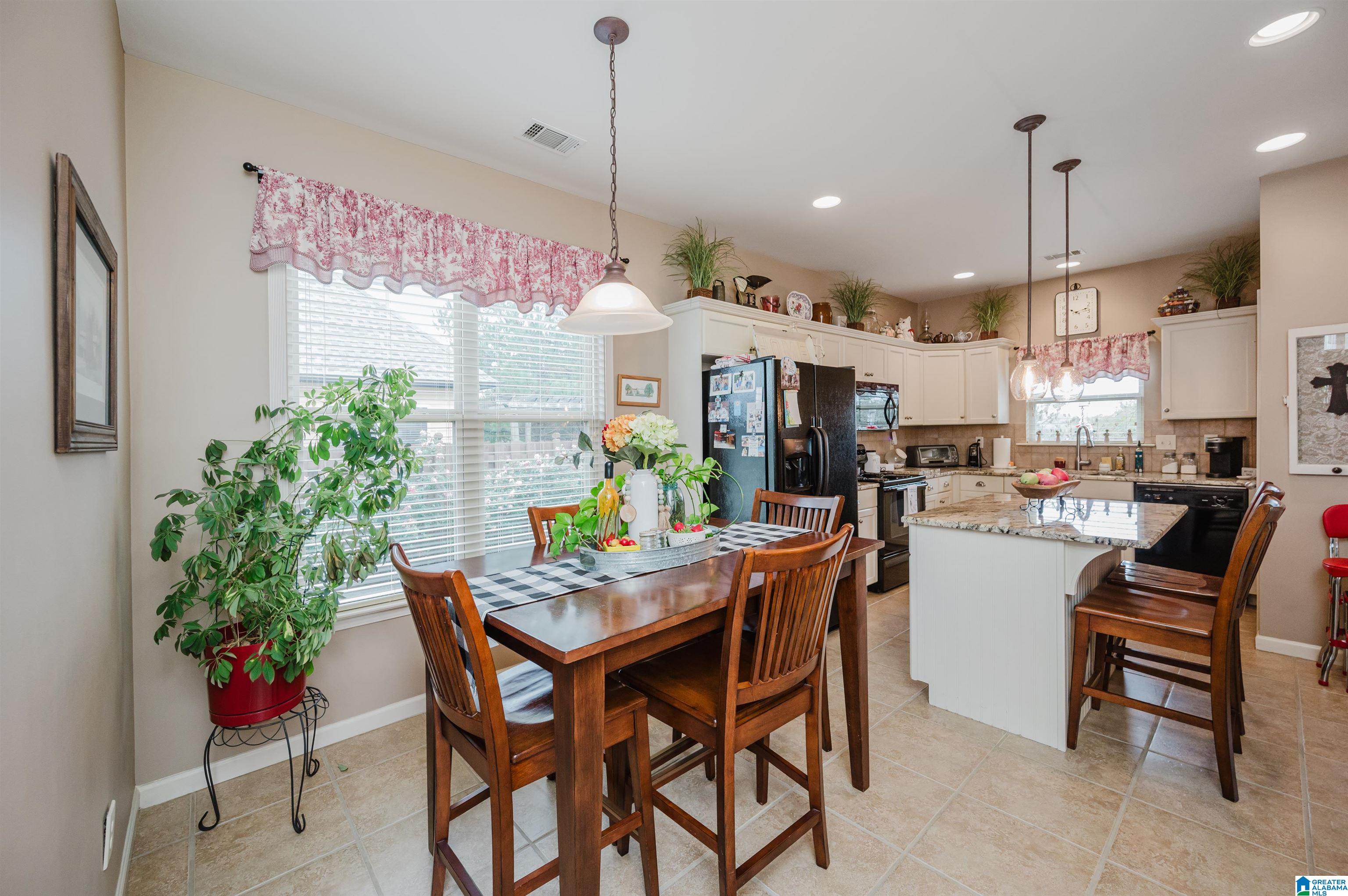 1359 MOUNTAIN LANE