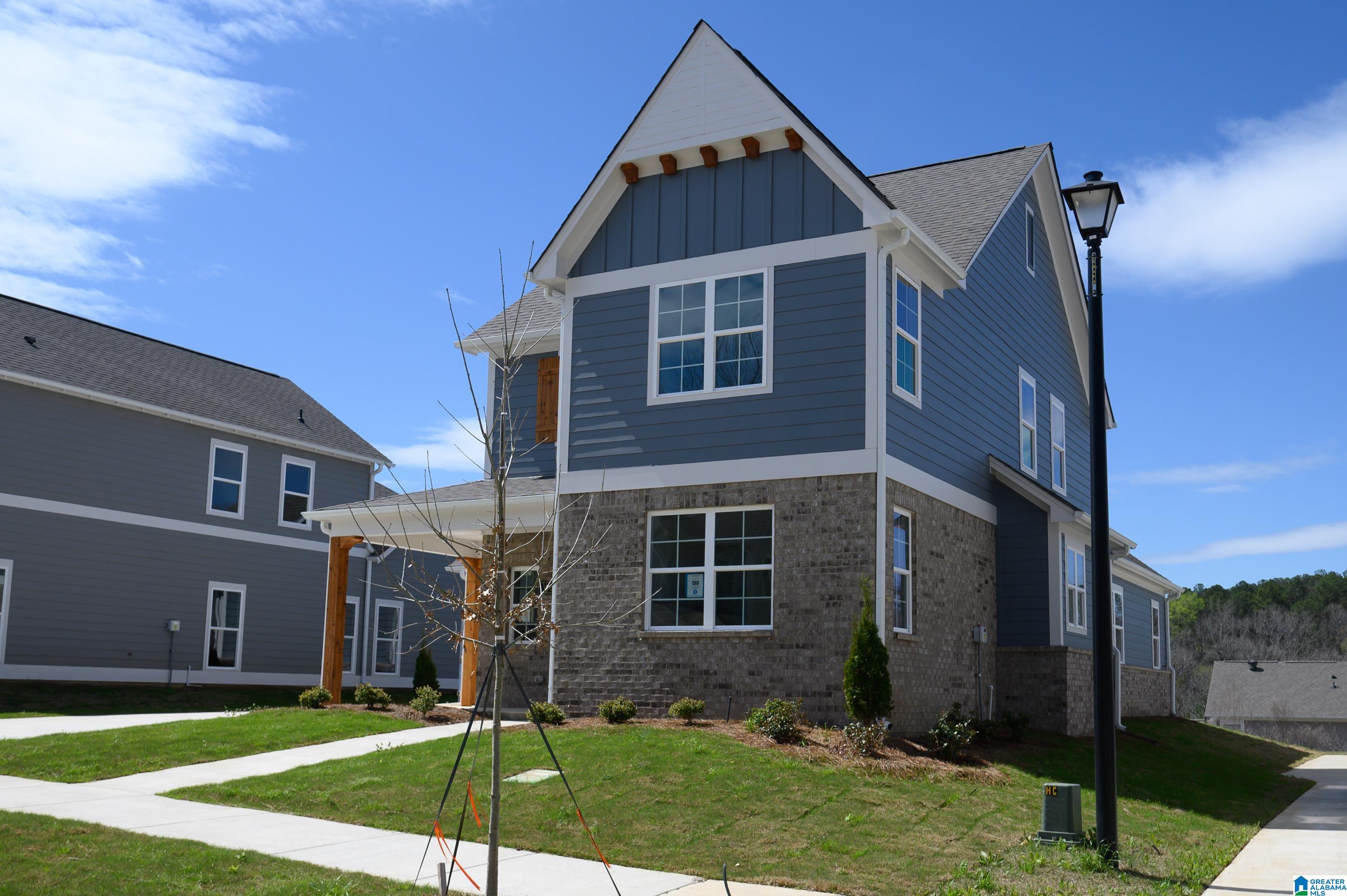 Photo 2 of Single family home for sale at 424 Wishford Cir, Helena, AL 35080 | MLS# 21432543 | Listing updated on 2026-09-19