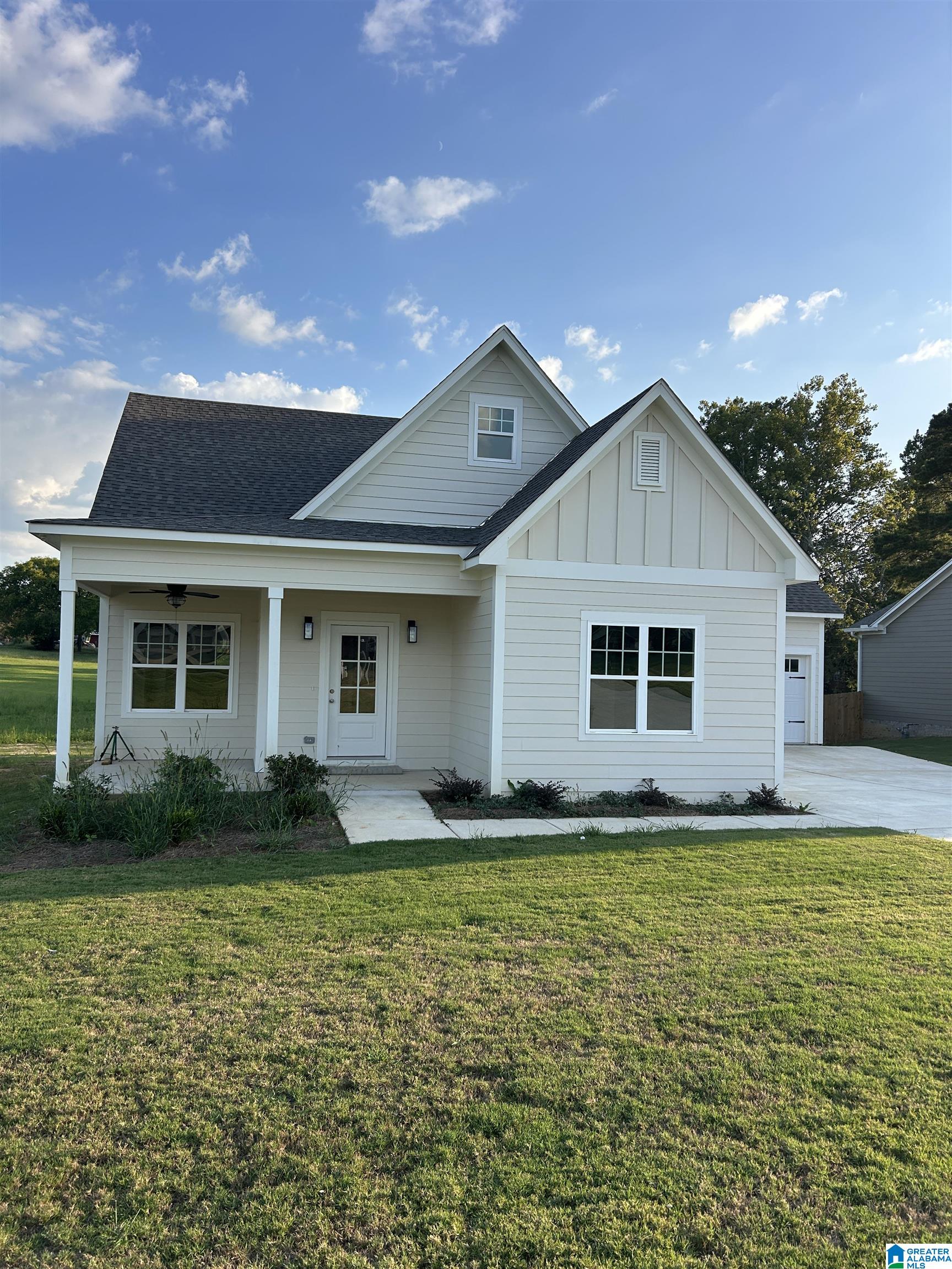 Photo 3 of Single family home for sale at 1490 Brooks Dr, Mount Olive, AL 35117 | MLS# 21432696 | Listing updated on 2026-09-18