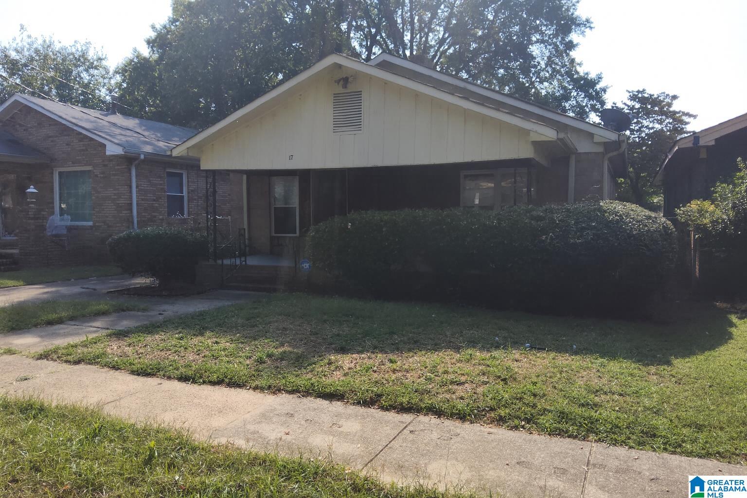 17 3RD AVENUE SW