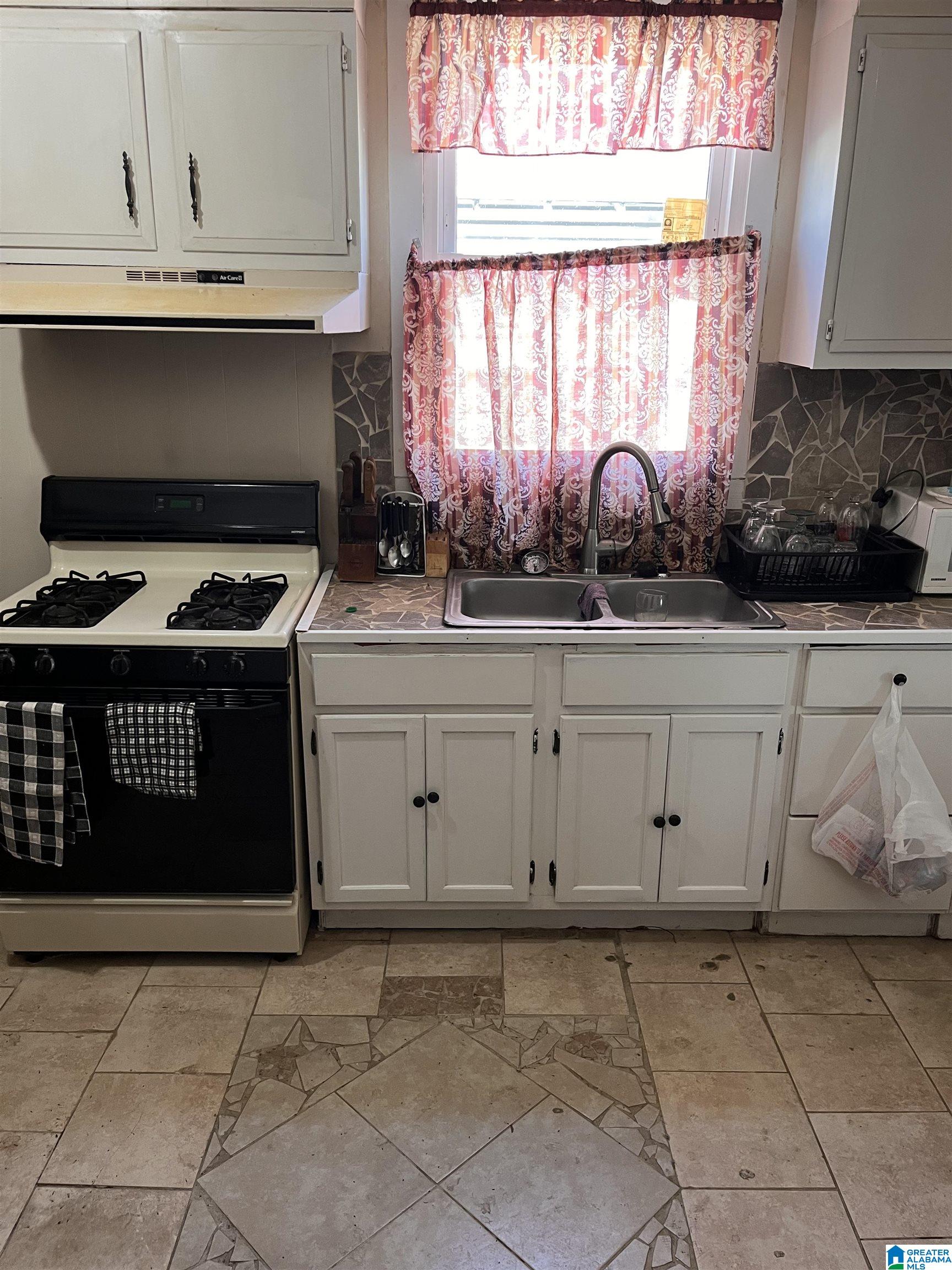Photo 3 of Single family home for sale at 1909 36Th Avenue N, Birmingham, AL 35207 | MLS# 21434718 | Listing updated on 2026-03-20