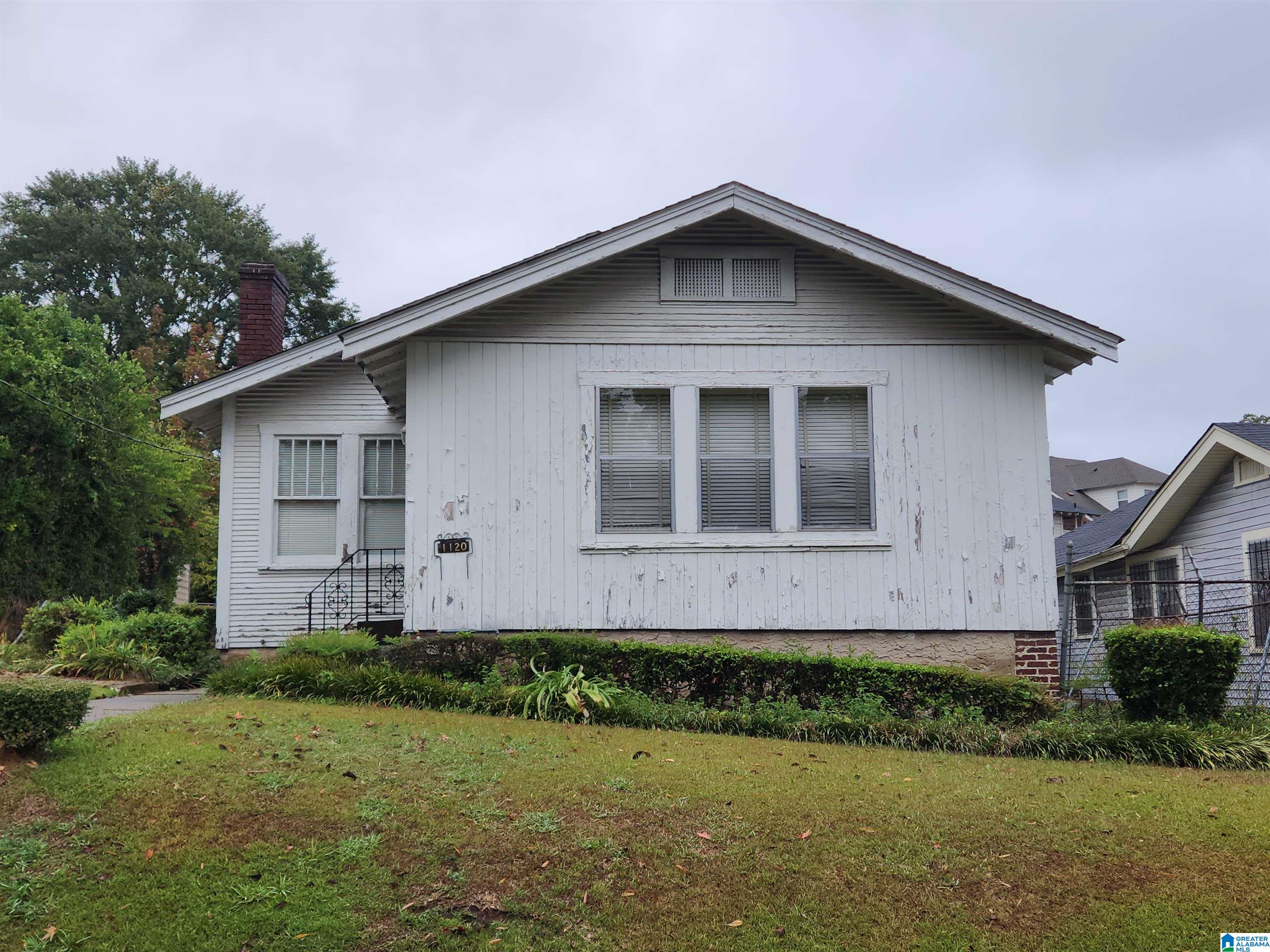 1120 GRAYMONT AVENUE W