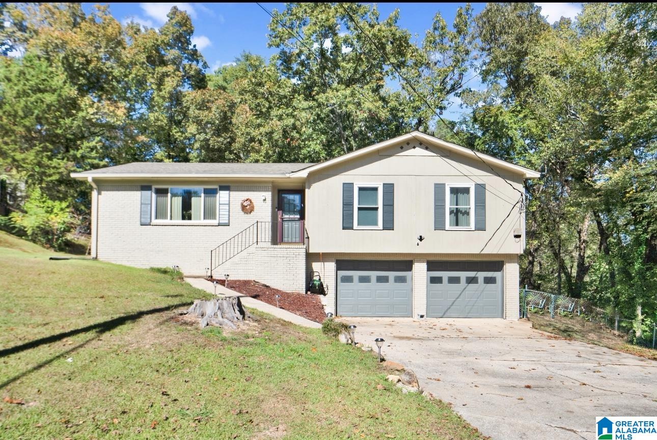211 26TH COURT NW
