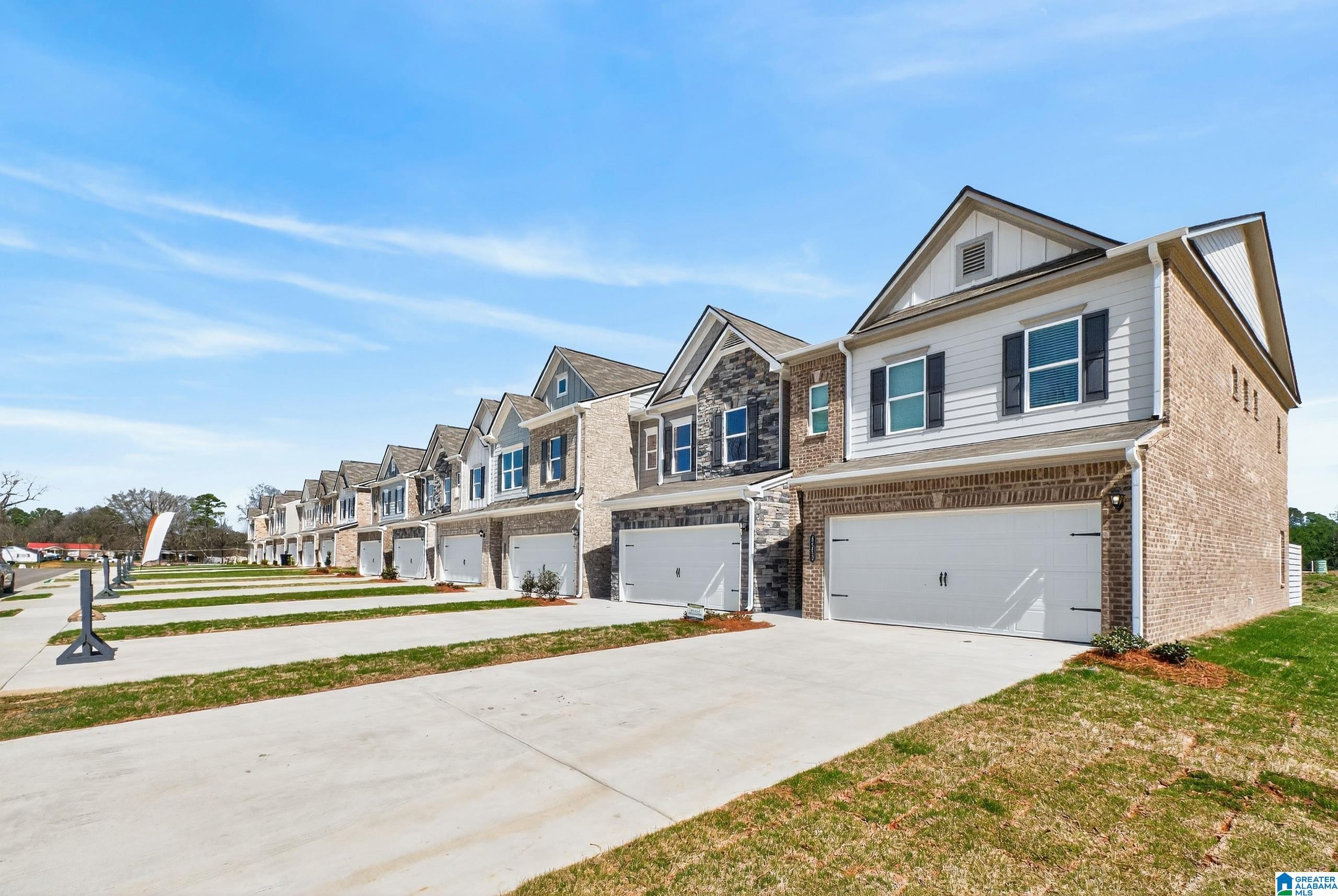 Homes for sale in Fultondale, AL | 4555 Village Parkway #11, Fultondale, AL 35068 | MLS# 21435791