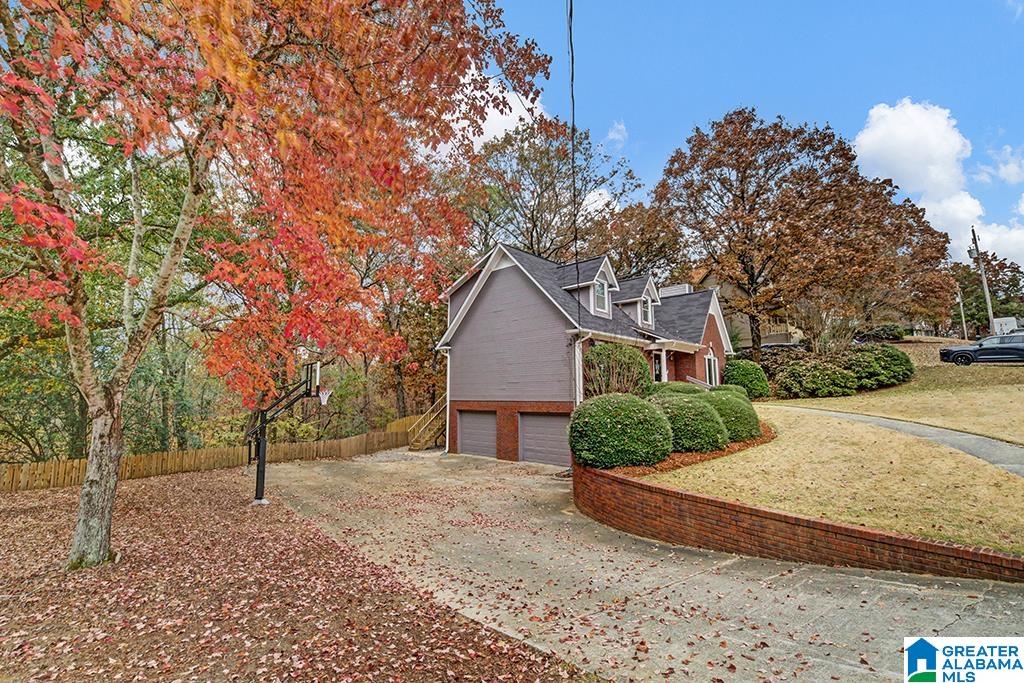 Homes for sale in Hoover, AL | 1737 Russet Crest Circle, Hoover, AL 35244 | MLS# 21437275