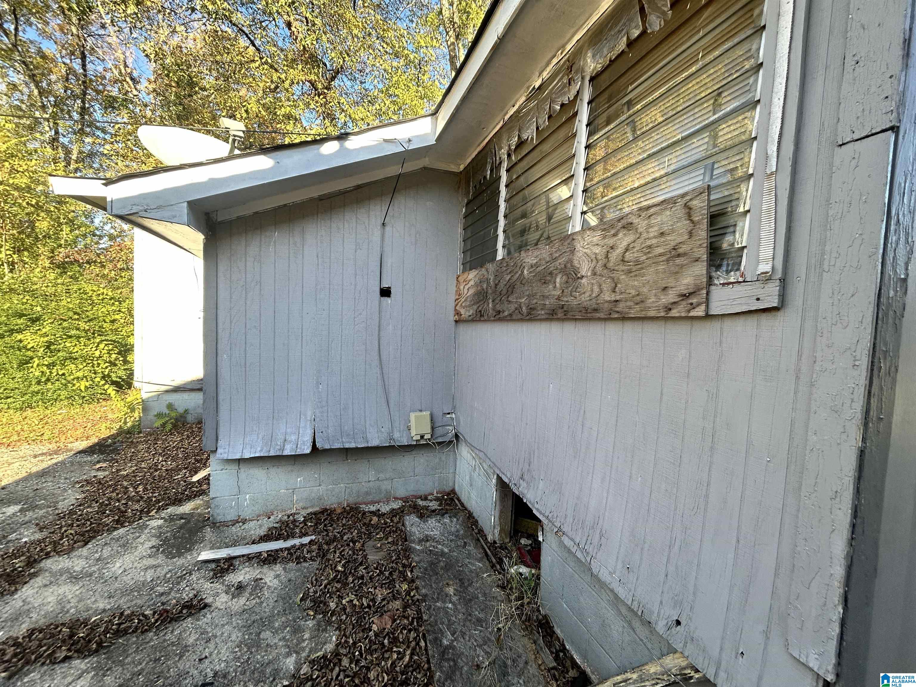 Photo 3 of Single family home for sale at 1120 Woodland Ave Sw, Birmingham, AL 35211 | MLS# 21437345 | Listing updated on 2026-07-21