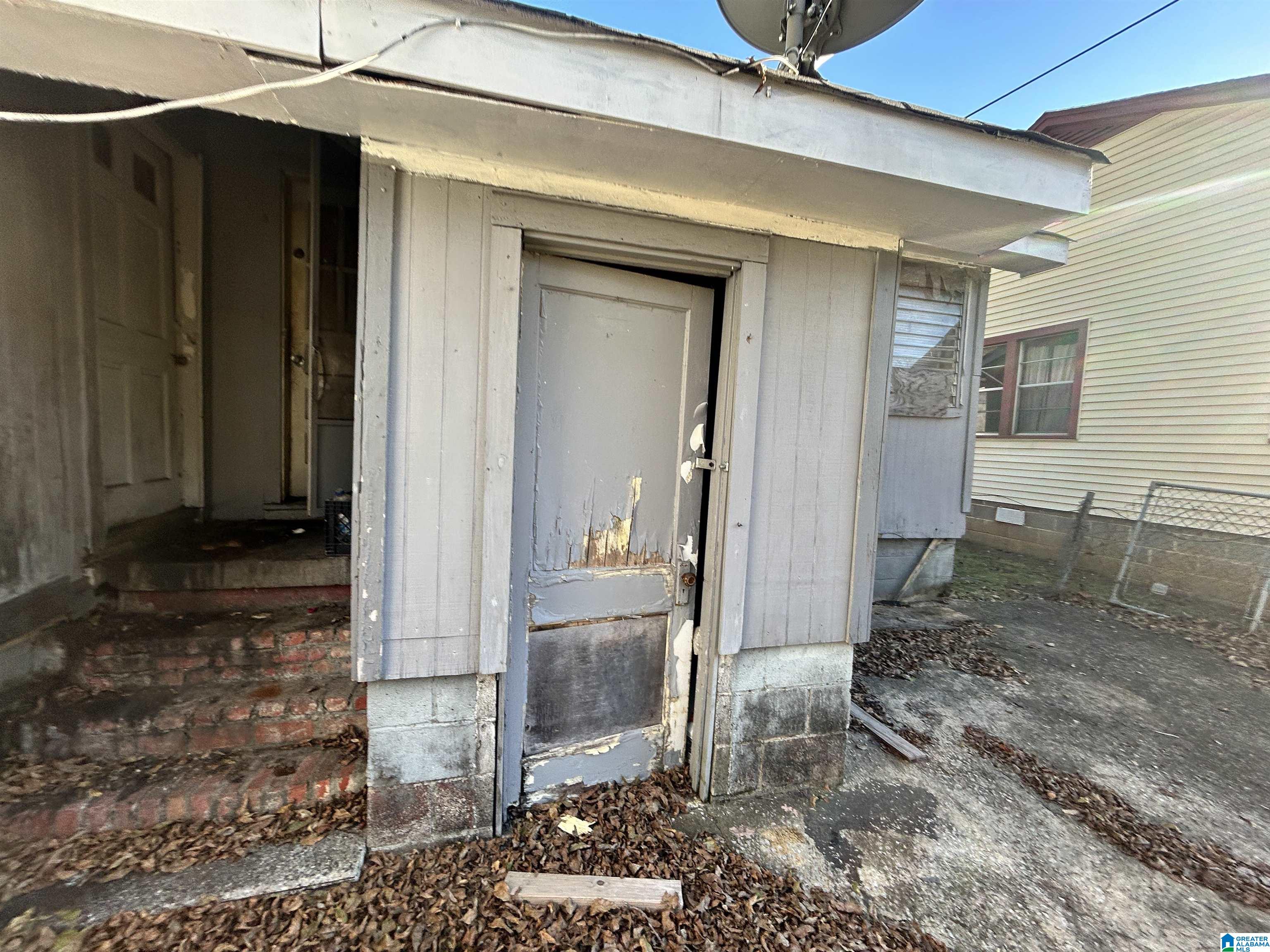 Photo 3 of Single family home for sale at 1120 Woodland Ave SW, Birmingham, AL 35211 | MLS# 21437345 | Listing updated on 2026-07-21