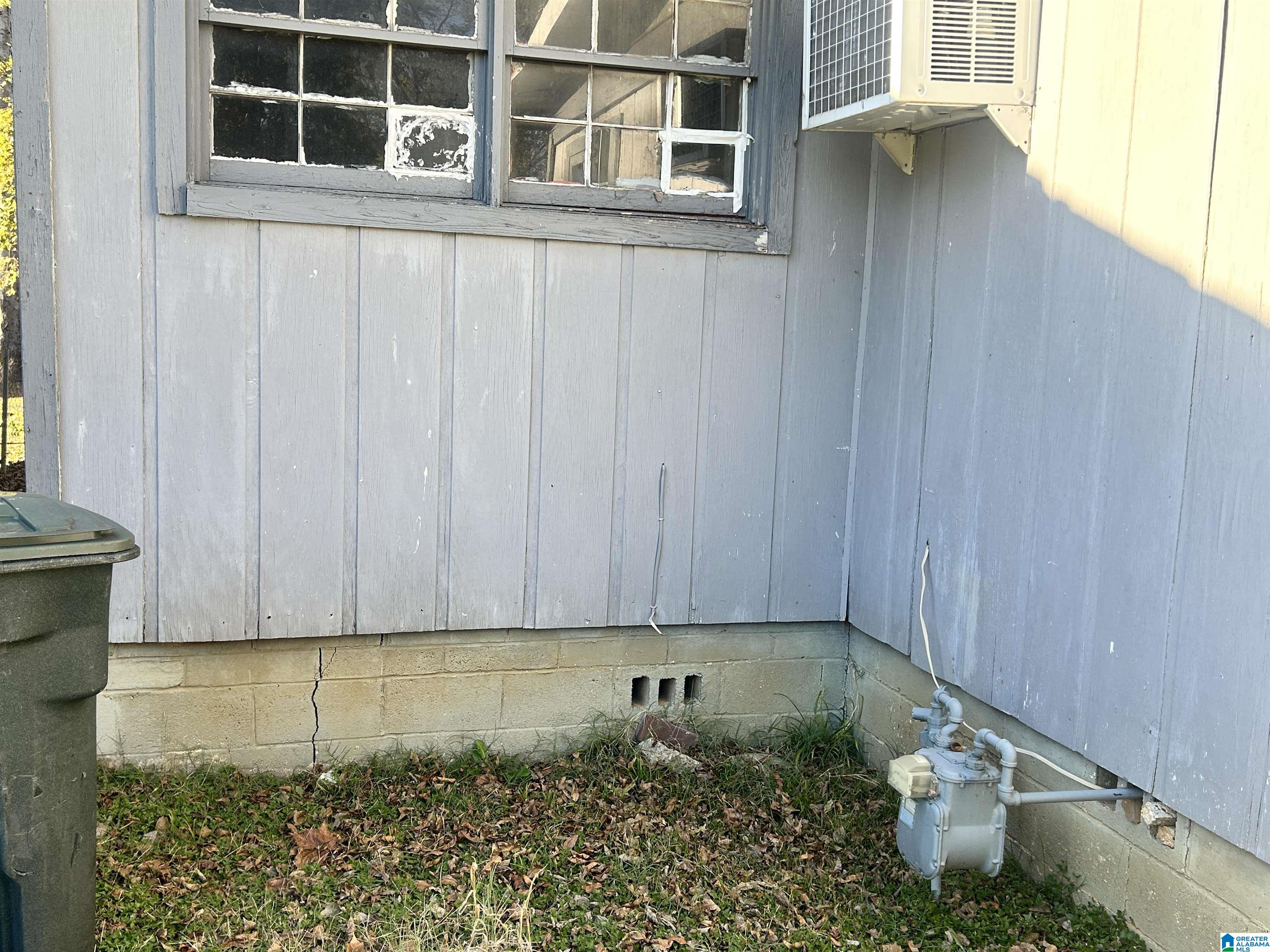 Photo 4 of Single family home for sale at 1120 Woodland Ave SW, Birmingham, AL 35211 | MLS# 21437345 | Listing updated on 2026-07-21