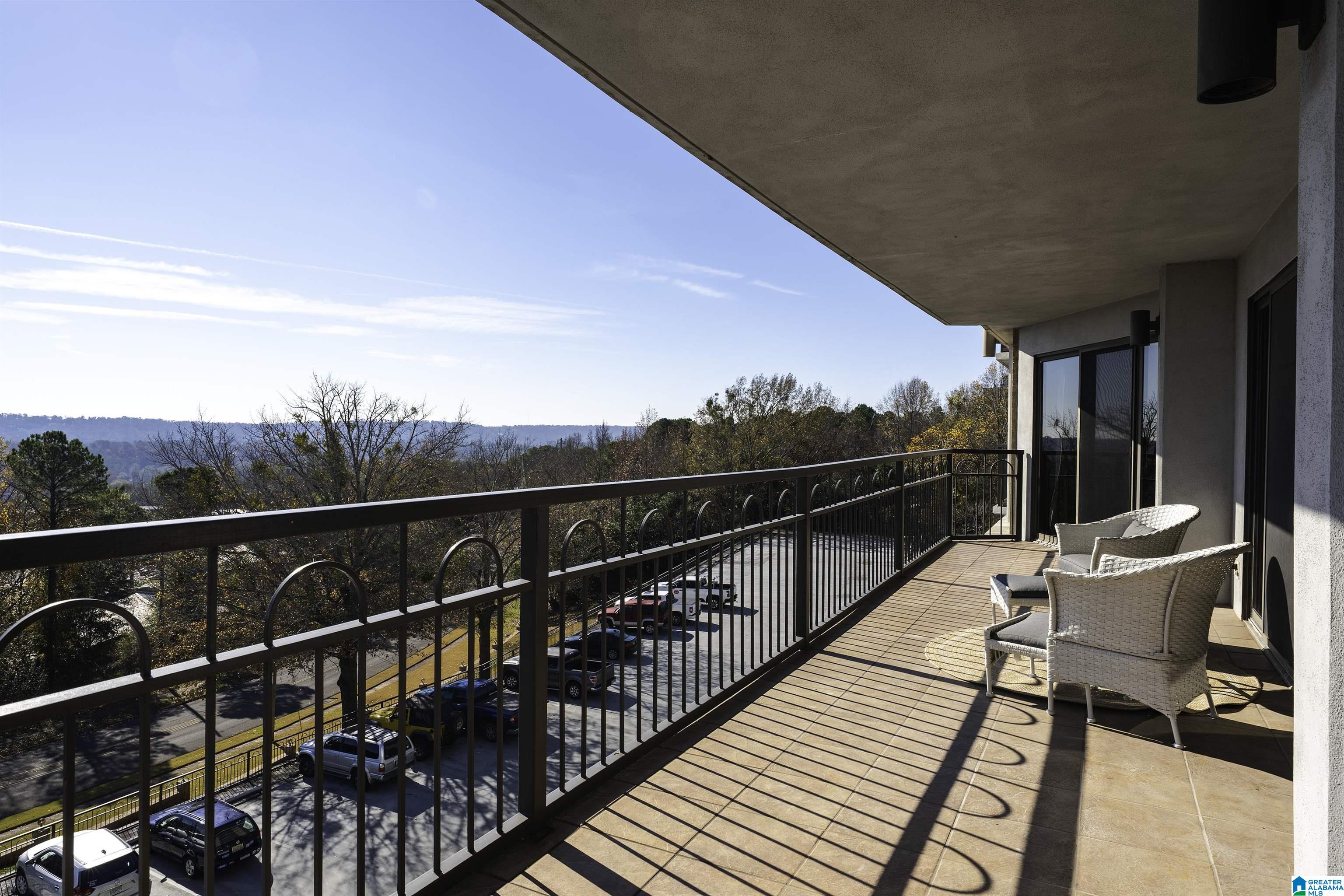 Homes for sale in Birmingham, AL | 1300 Beacon Parkway E #504, Birmingham, AL 35209 | MLS# 21437633