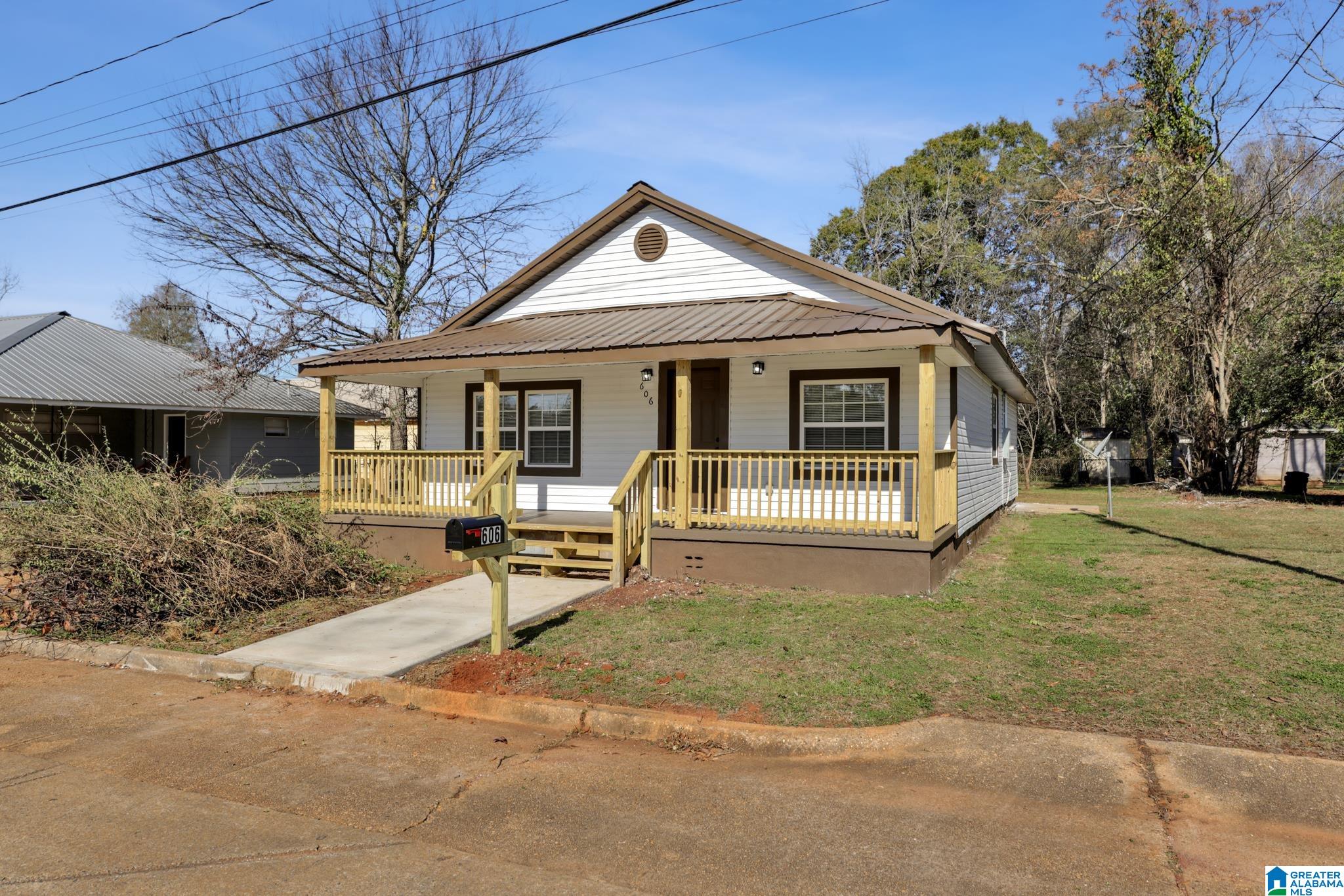 Homes for sale in Sylacauga, AL | 606 W Pine Street, Sylacauga, AL 35150 | MLS# 21437948