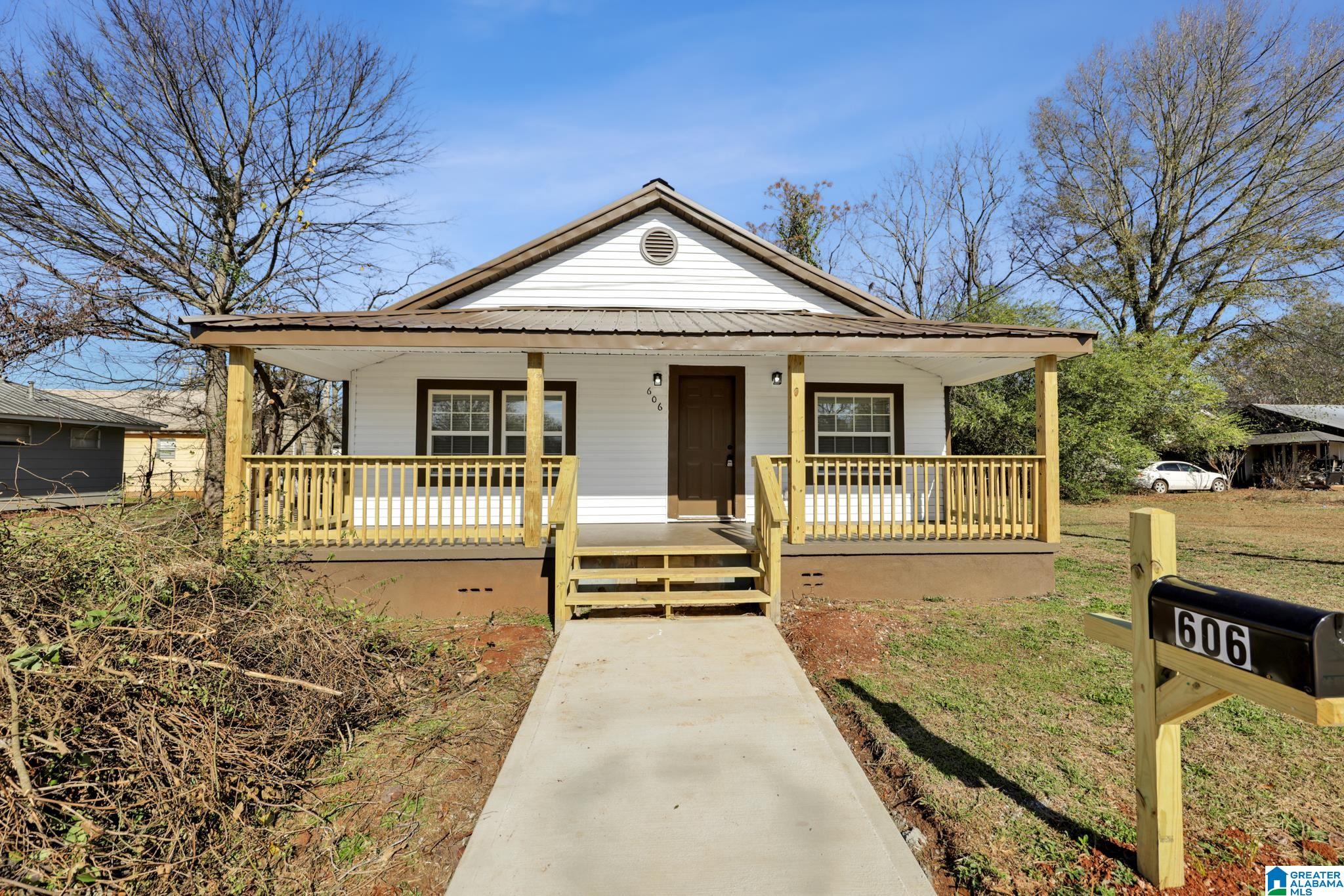 Homes for sale in Sylacauga, AL | 606 W Pine Street, Sylacauga, AL 35150 | MLS# 21437948