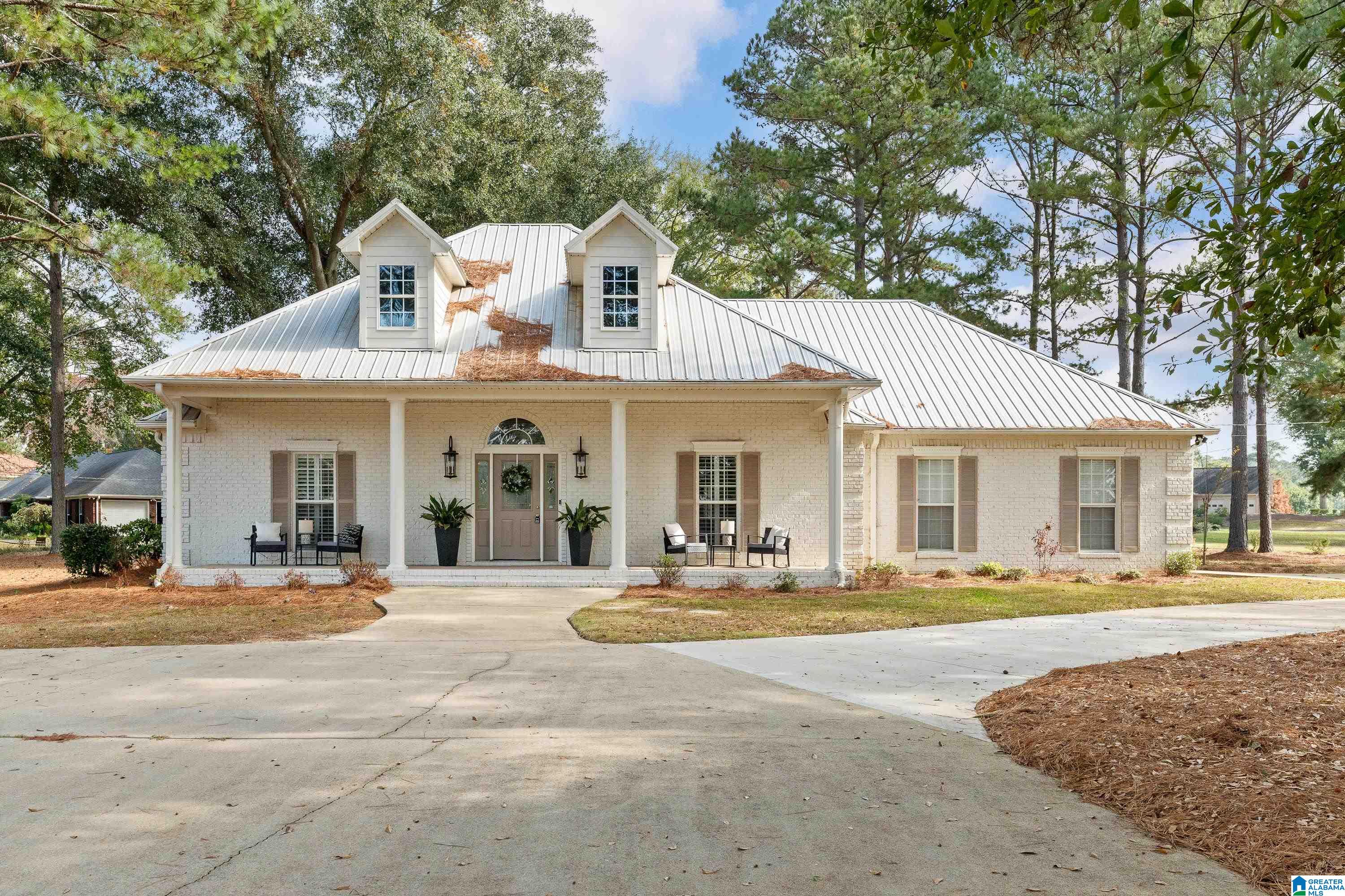 2703 ABBOTT DRIVE