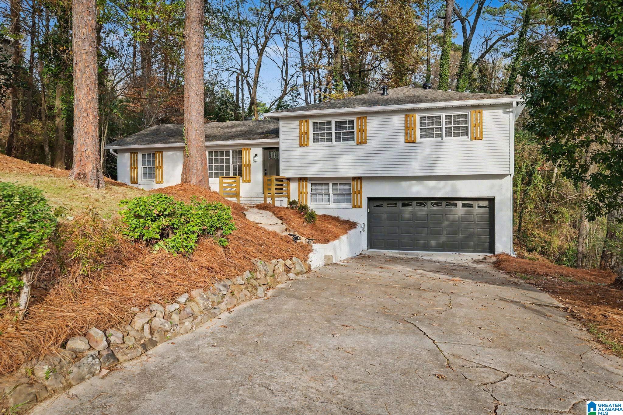 Homes for sale in Hoover, AL | 2429 Scepter Lane, Hoover, AL 35226 | MLS# 21438188