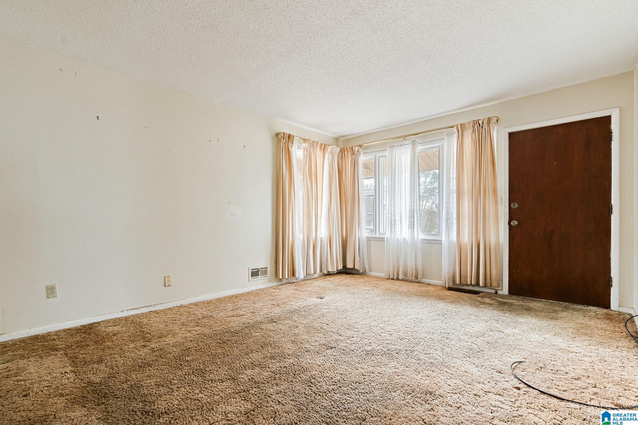 Photo 3 of Single family home for sale at 916 Hagwood Rd, Birmingham, AL 35235 | MLS# 21438213 | Listing updated on 2026-09-02