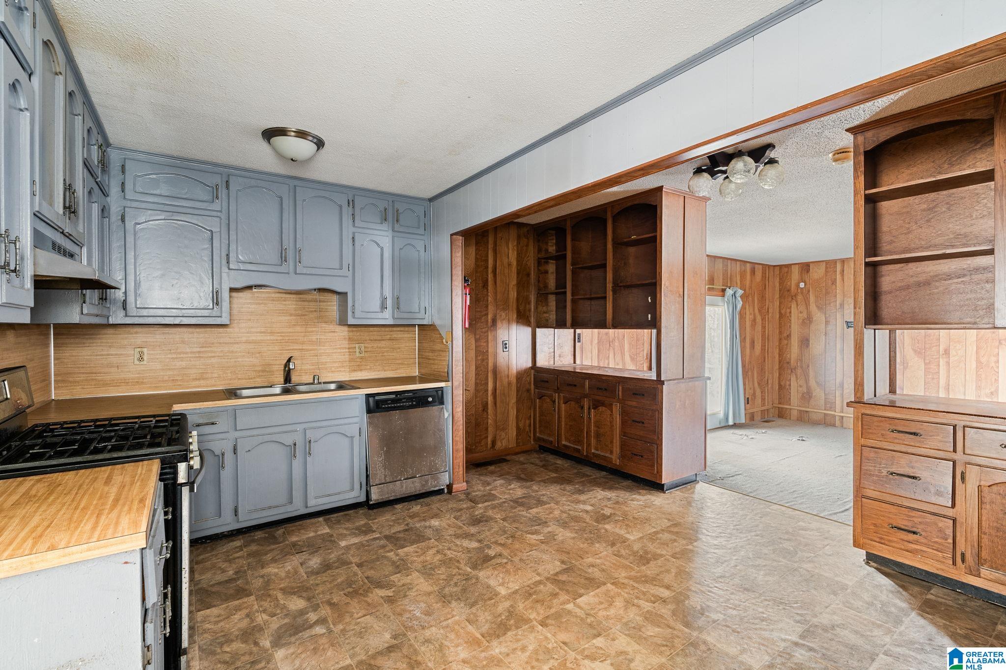 Photo 4 of Single family home for sale at 916 Hagwood Rd, Birmingham, AL 35235 | MLS# 21438213 | Listing updated on 2026-09-02