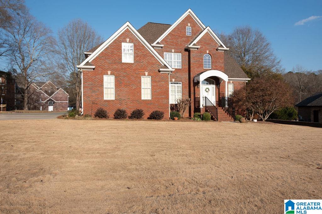 Beautiful home in one of Sylacauga's most desirable locations. Full brick,3 or 4 bedroom,3 1/2 bath in exceptional condition. Beautiful hardwood floors, 2-story great room, with fireplace, formal dining, chef's kitchen with breakfast island and separate breakfast, family dining room area. This house is a must-see!!!