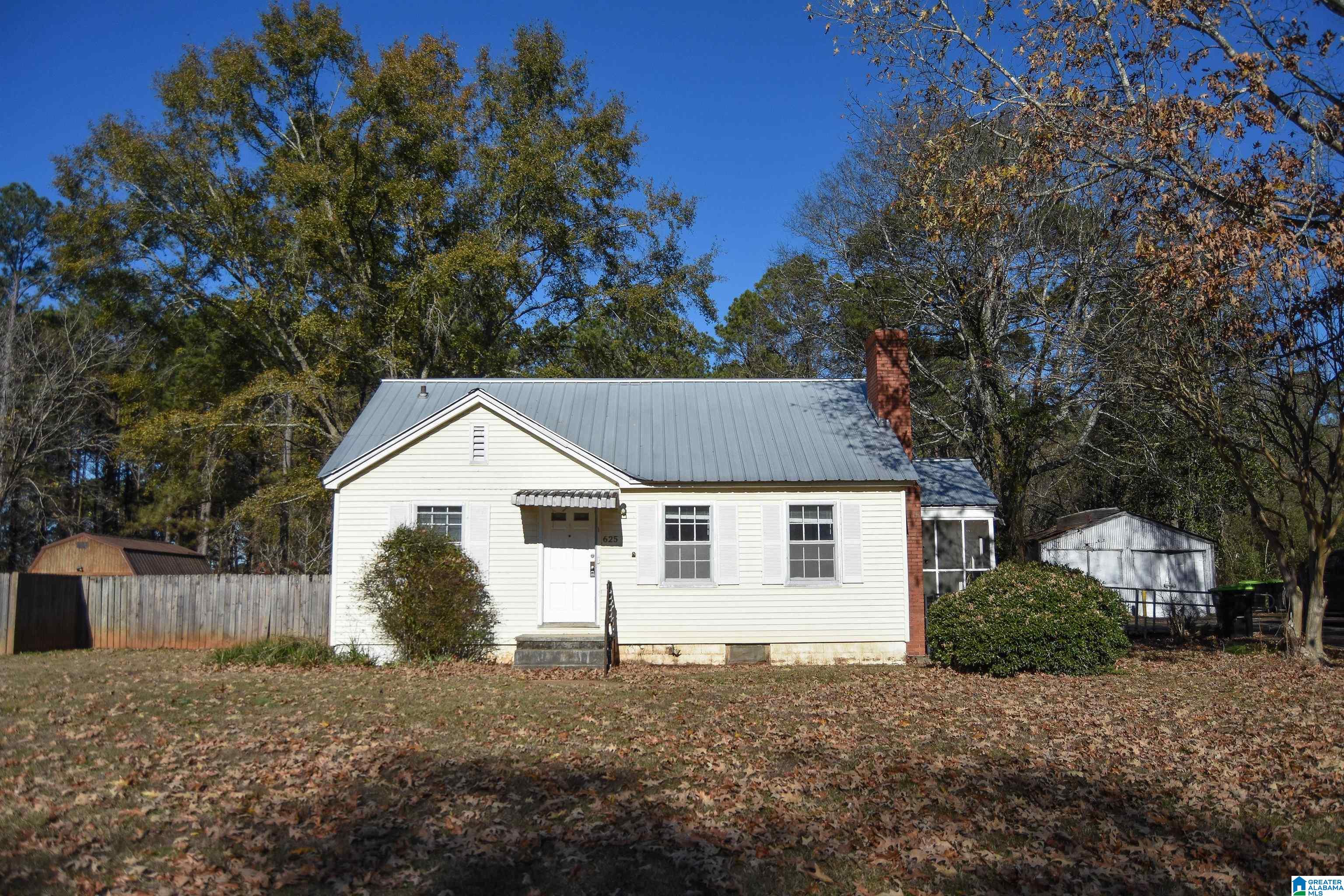 Homes for sale in Childersburg, AL | 625 Pinecrest Dr, Childersburg, AL 35044 | MLS# 21438908