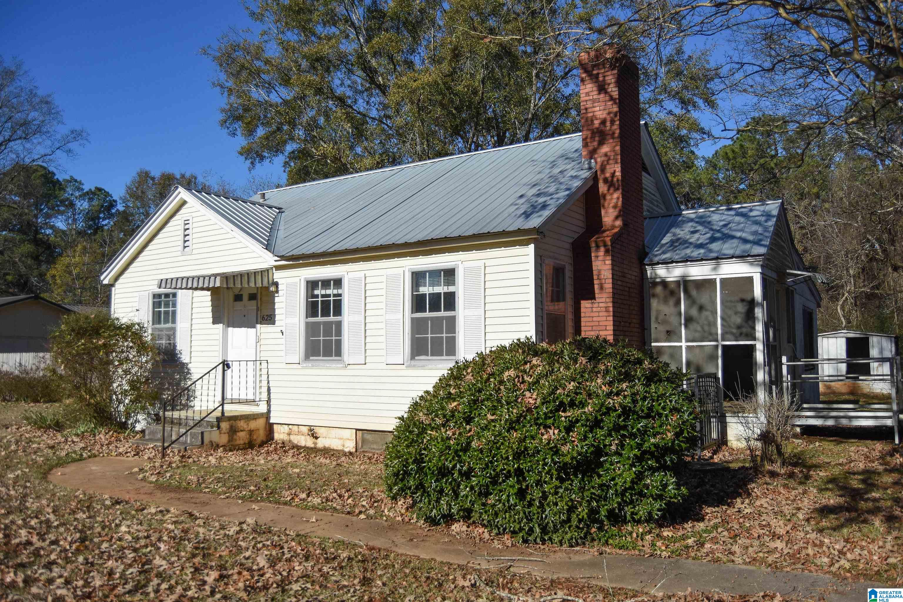 Homes for sale in Childersburg, AL | 625 Pinecrest Dr, Childersburg, AL 35044 | MLS# 21438908