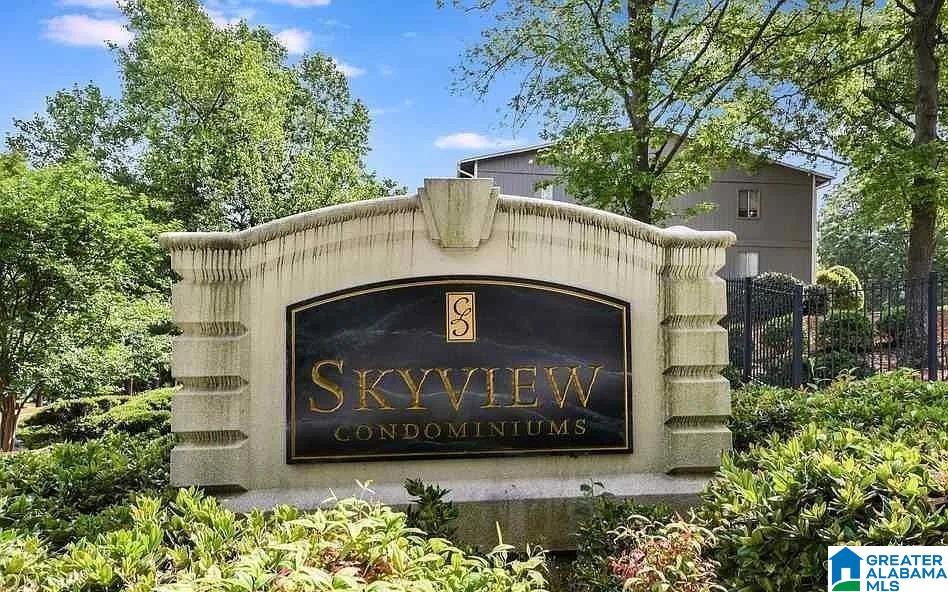 405 SKYVIEW DRIVE