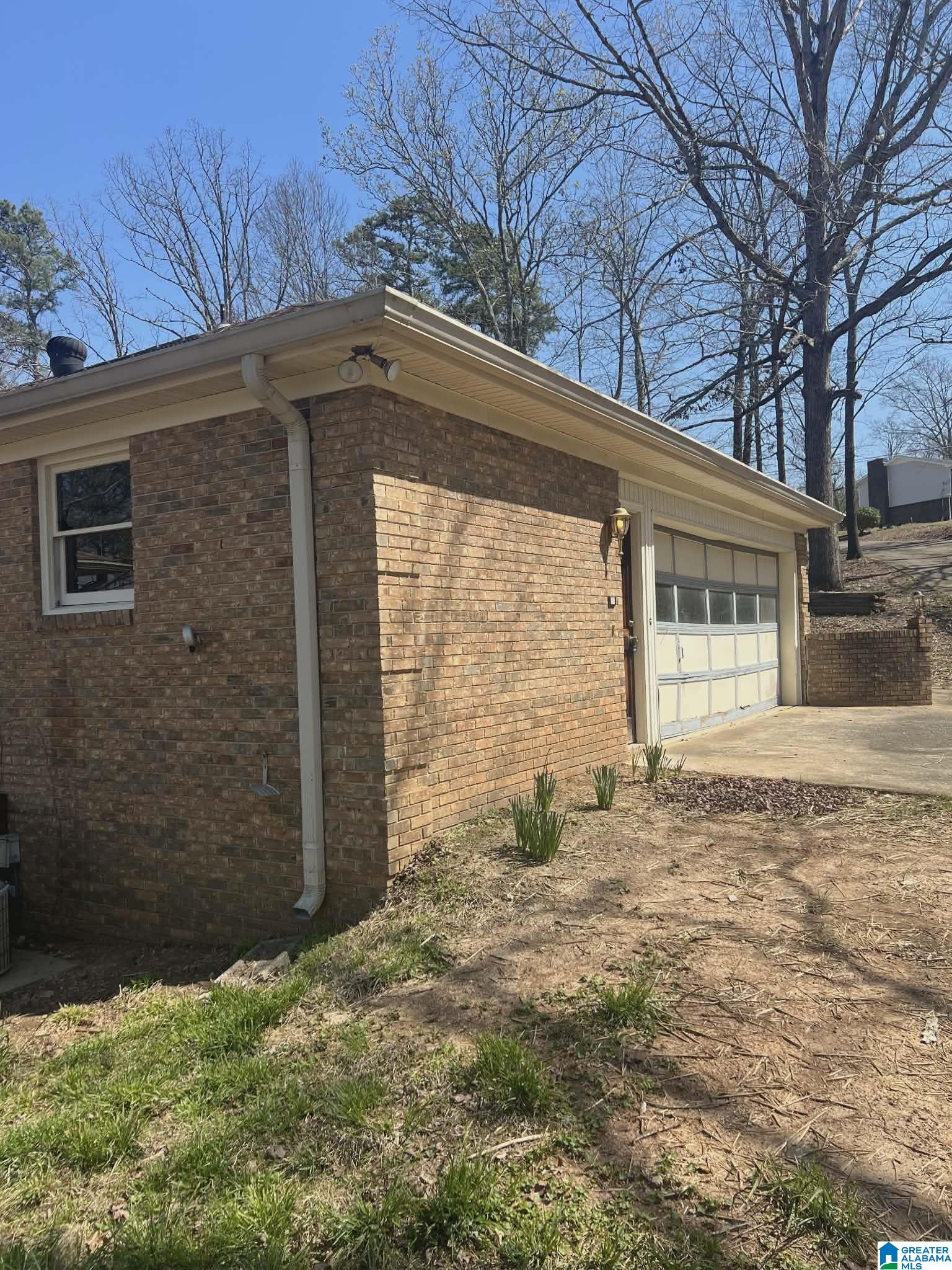 Photo 3 of Sale Pending at 818 Creek Trl, Anniston, AL 36206 | MLS# 21439847 | Listing updated on 2026-06-23