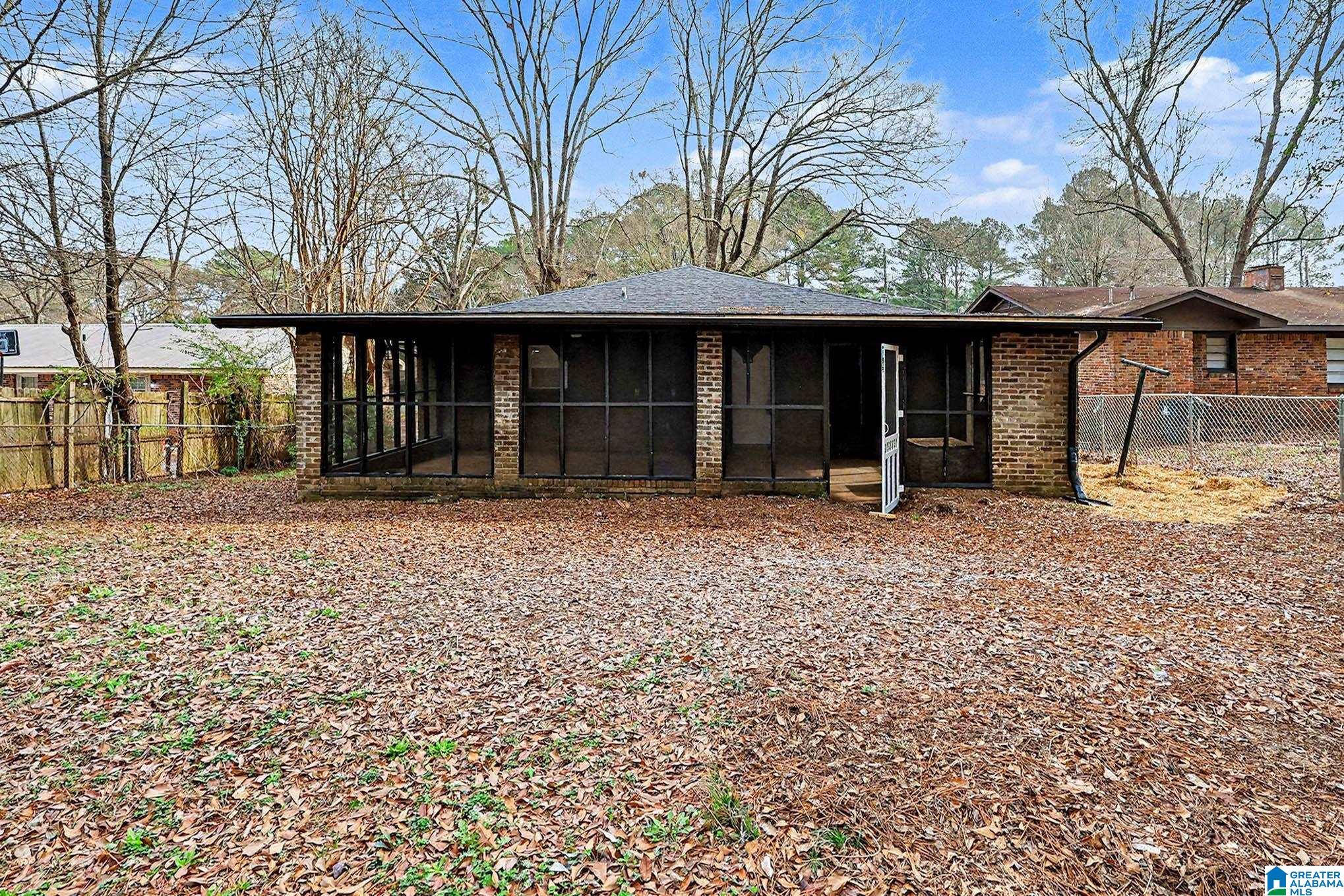 Homes for sale in Hueytown, AL | 1220 26th Avenue N, Hueytown, AL 35023 | MLS# 21440305