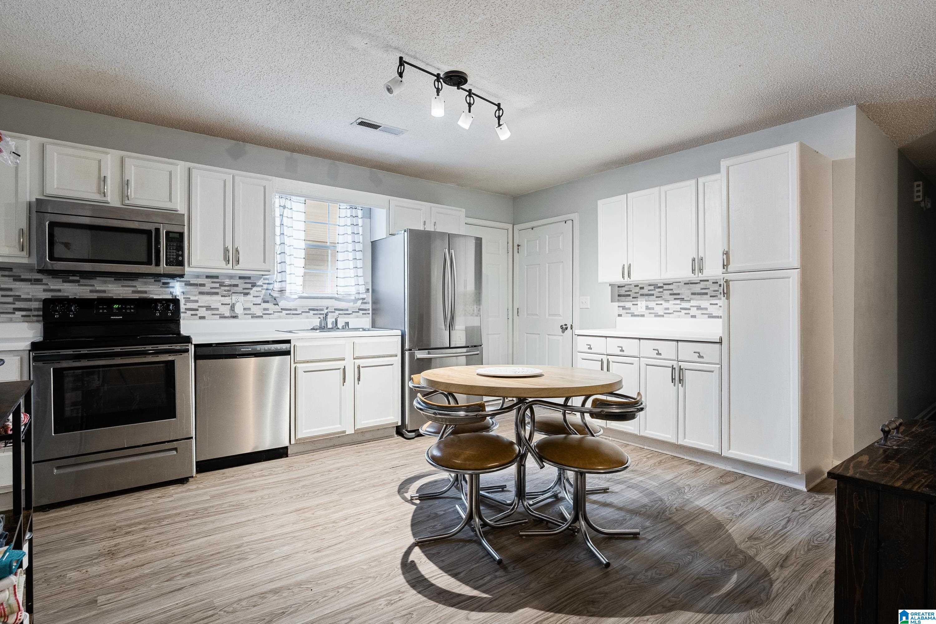 3rd image of 1804 Stonehenge Dr, Birmingham, AL 35215 | MLS# 21440343