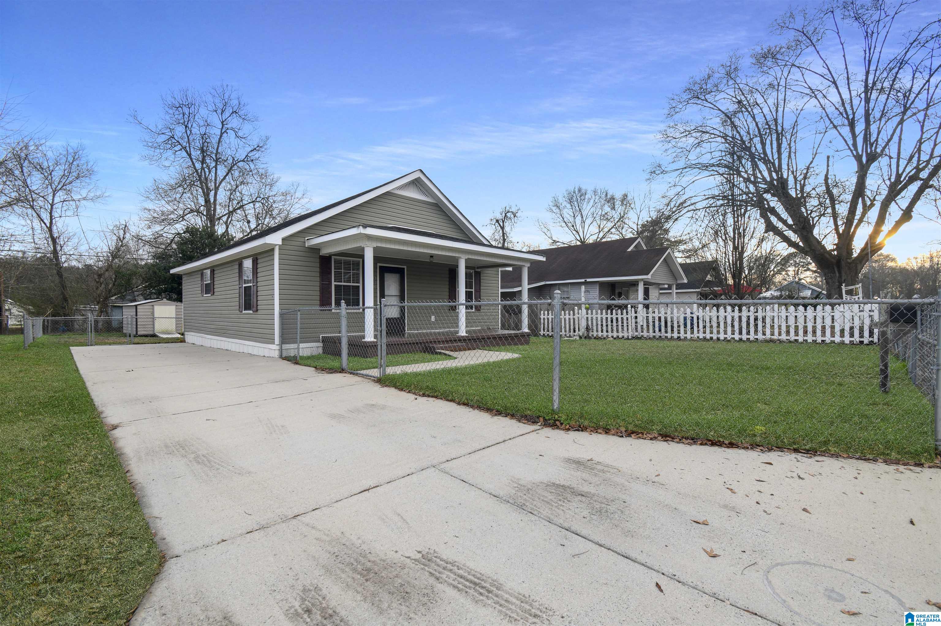 Homes for sale in Clanton, AL | 803 15th Avenue N, Clanton, AL 35045 | MLS# 21440424