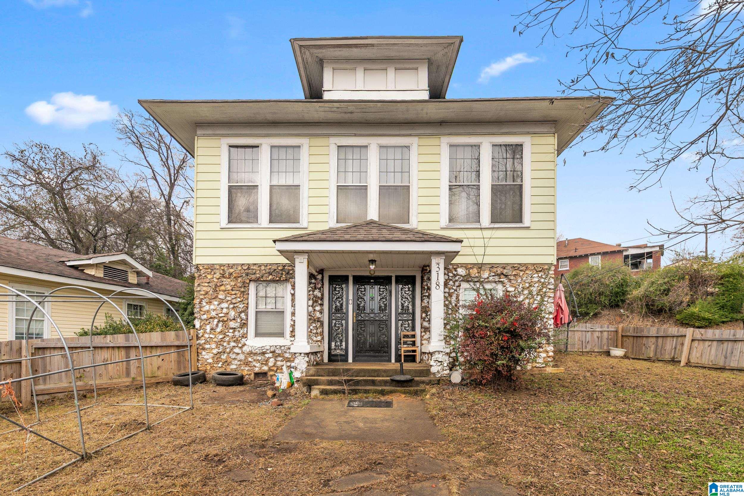 318 8TH TERRACE W