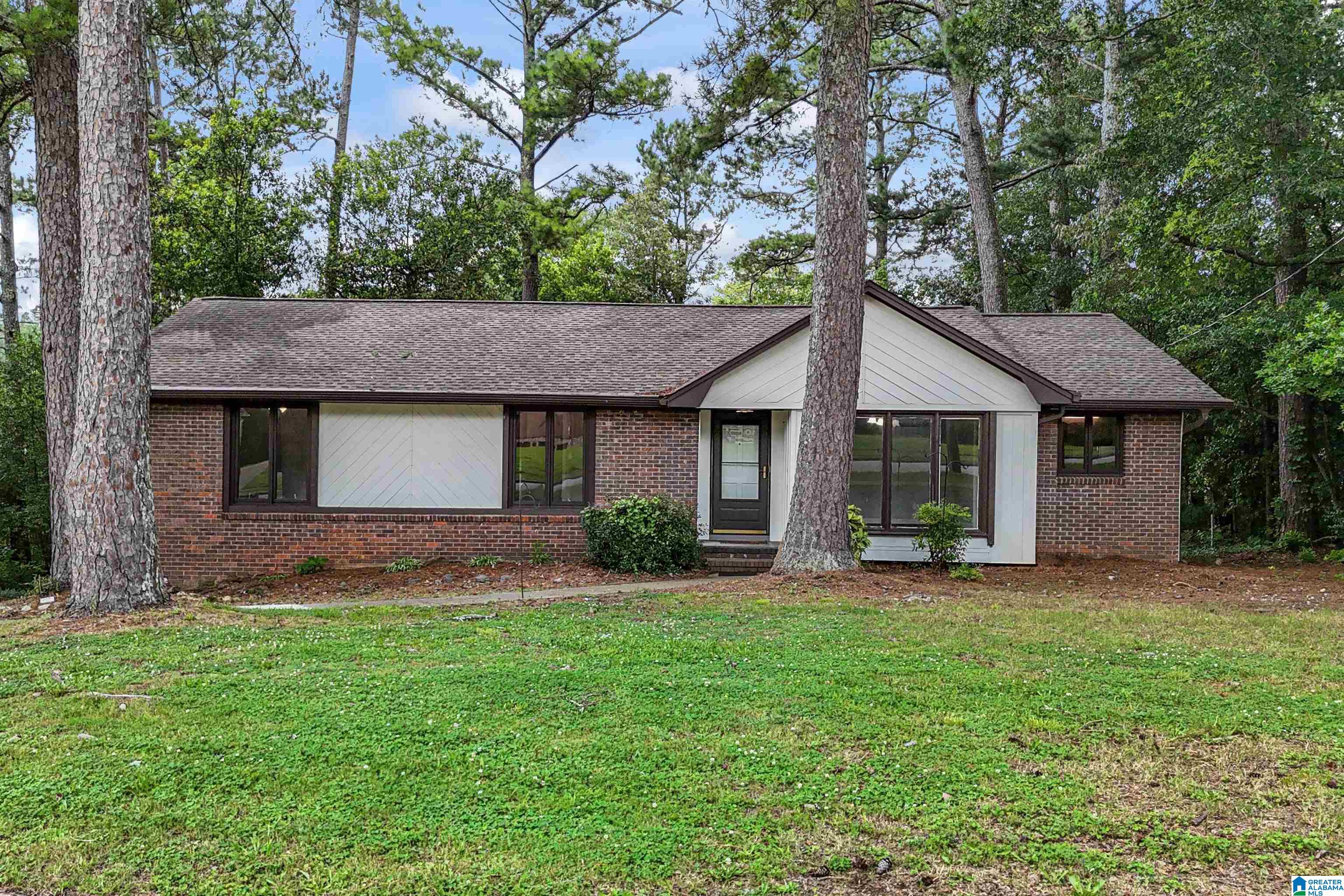 Homes for sale in Birmingham, AL | 2104 Nw 11th Pl, Birmingham, AL 35215 | MLS# 21440911