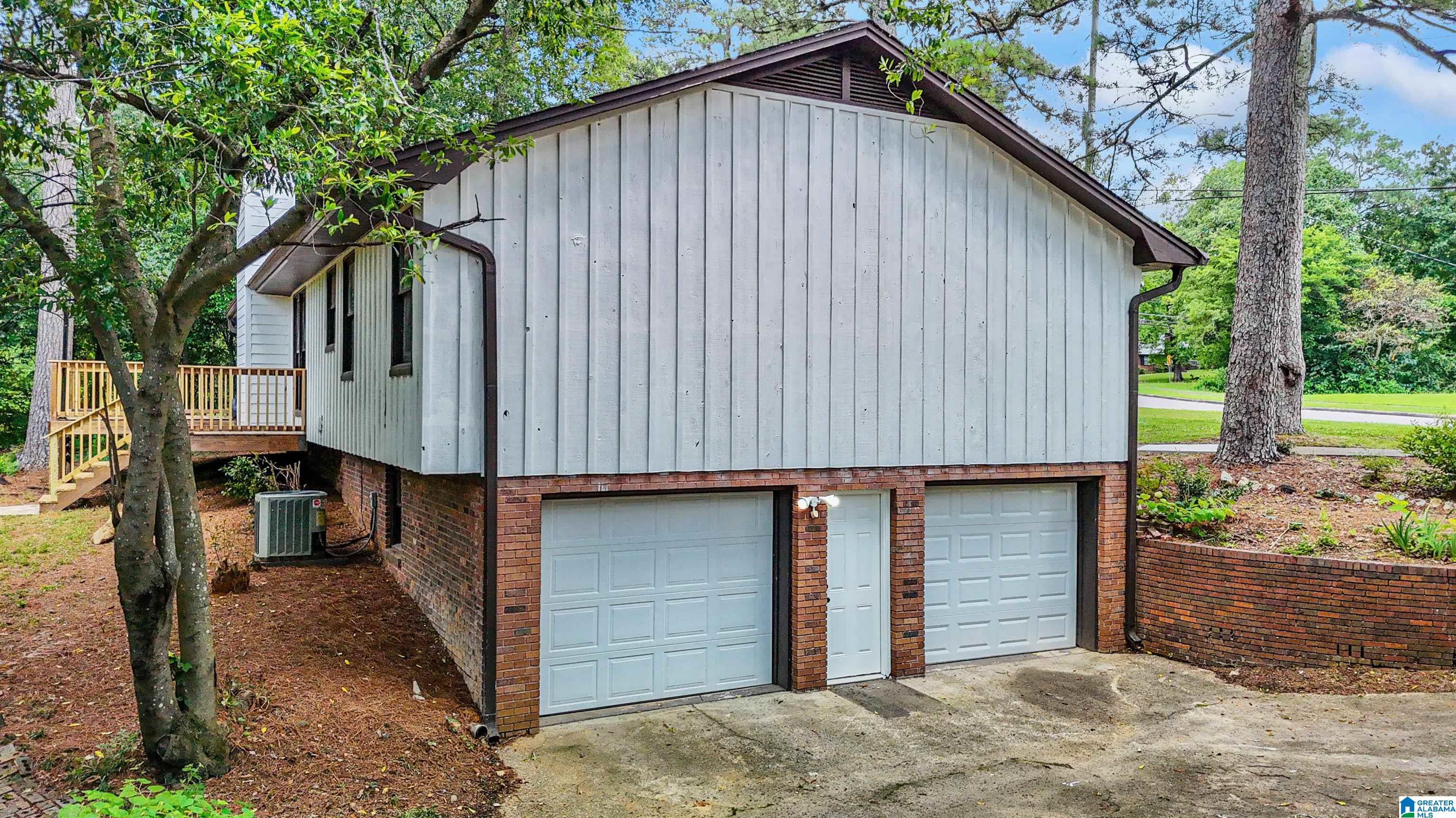 Homes for sale in Birmingham, AL | 2104 Nw 11th Pl, Birmingham, AL 35215 | MLS# 21440911