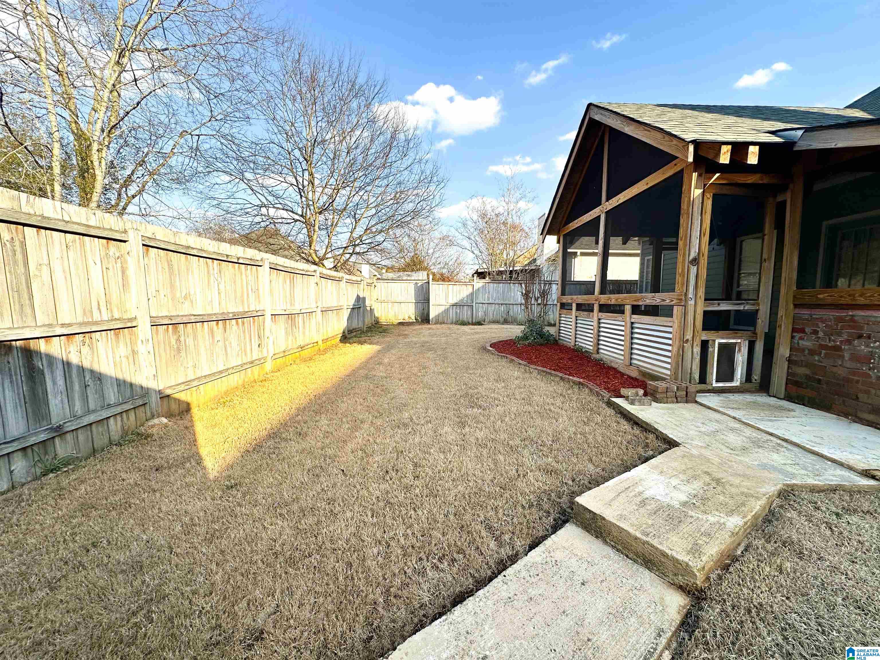 Photo 4 of Sale Pending at 8564 Dover Dr, Leeds, AL 35094 | MLS# 21441234 | Listing updated on 2026-09-05